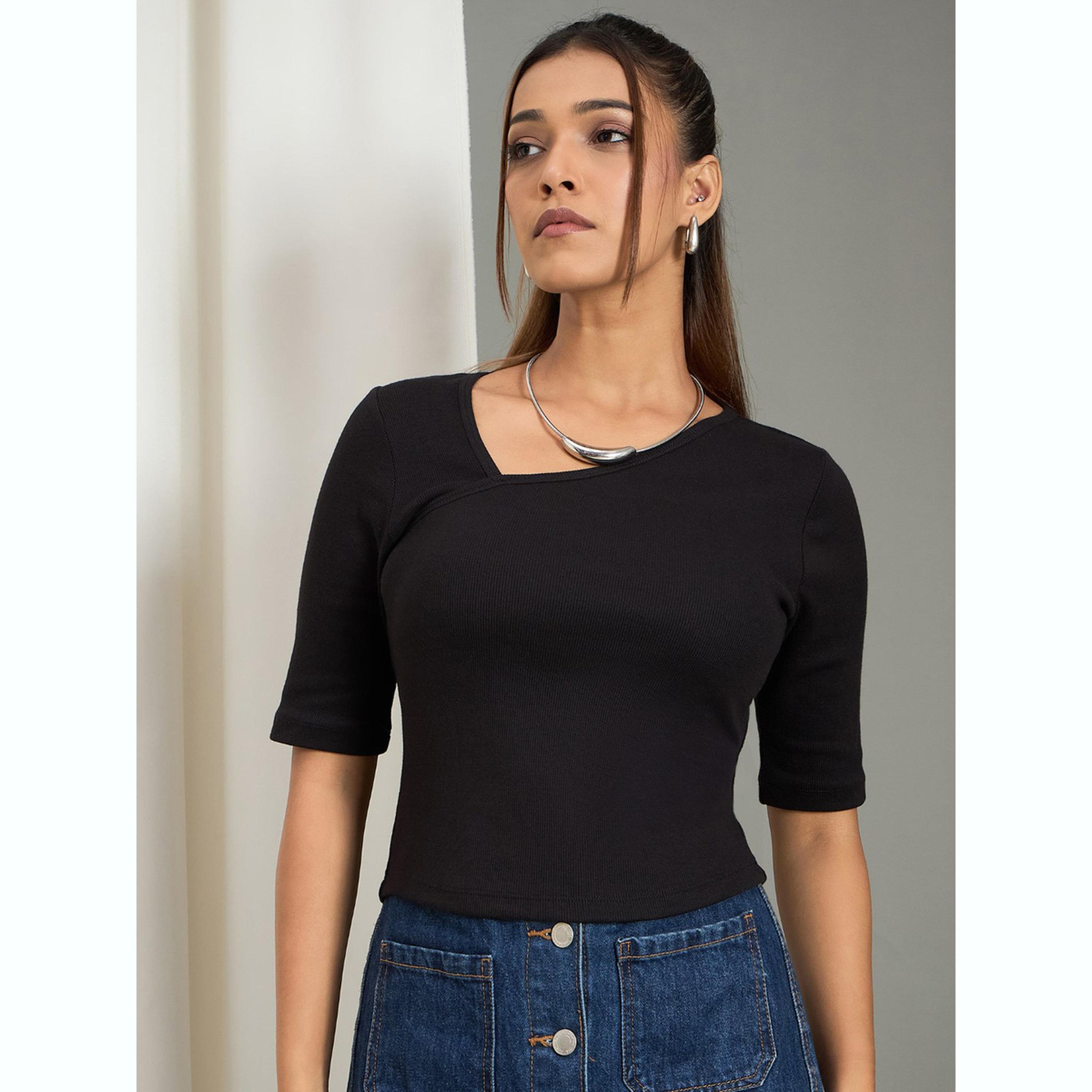 واين ريد × ستايلي - بلوزة سوداء بياقة غير متماثلة ومضلعة للنساء-women-clothing-shirtsandblouses-blouses-image-1