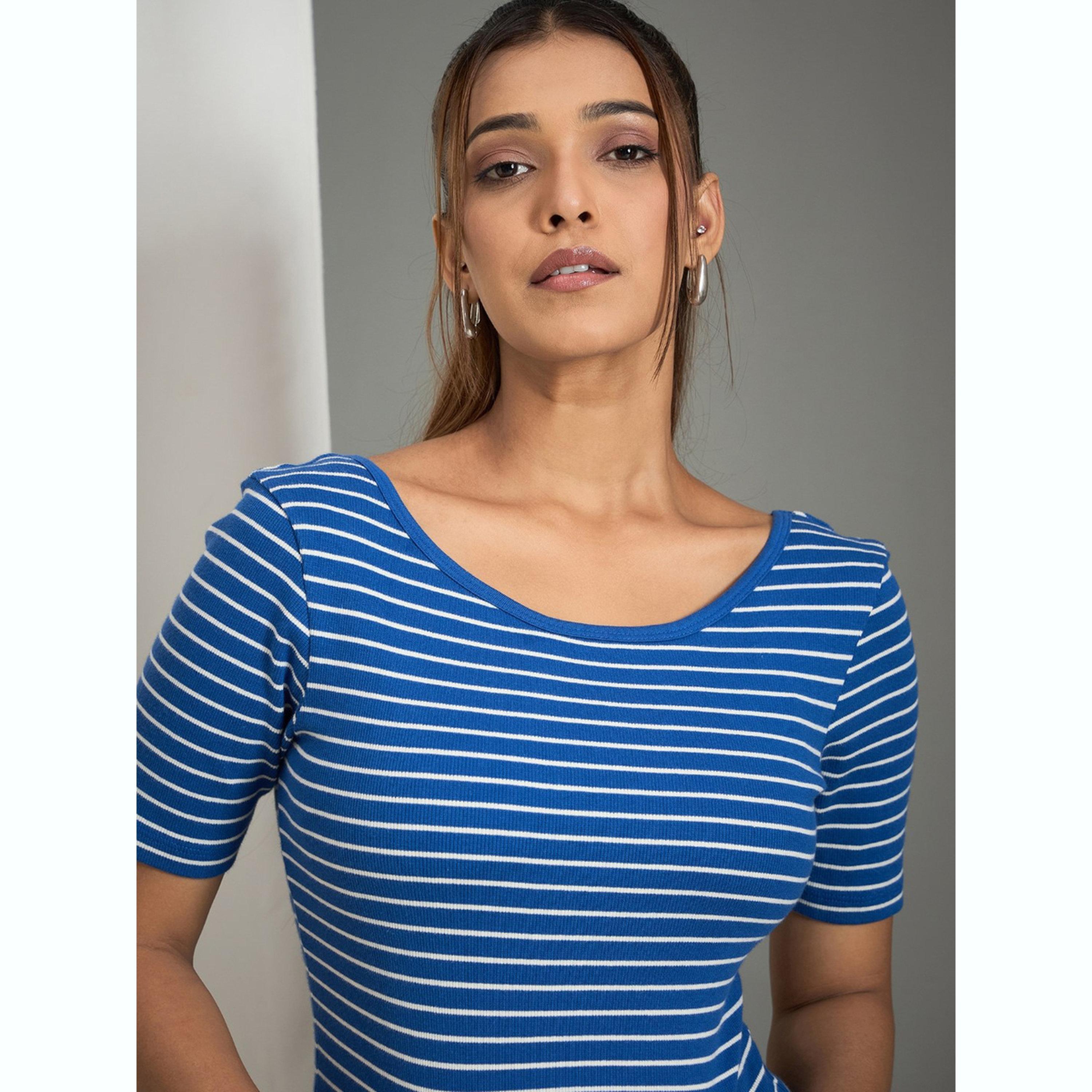 واين ريد × ستايلي - بلوزة مخططة برقبة دائرية للنساء-women-clothing-tshirts-image-5