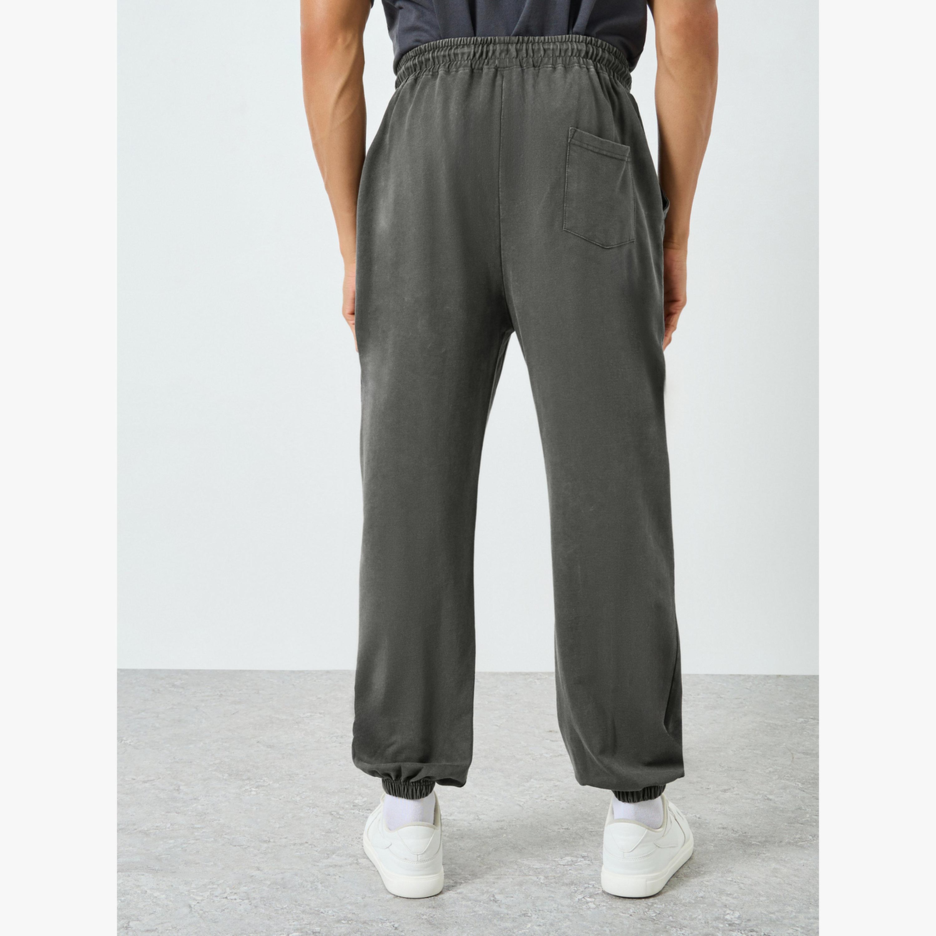 جوغر قصة واسعة بأجزاء مباينة وغسيل باهت-men-clothing-bottoms-joggers-image-4