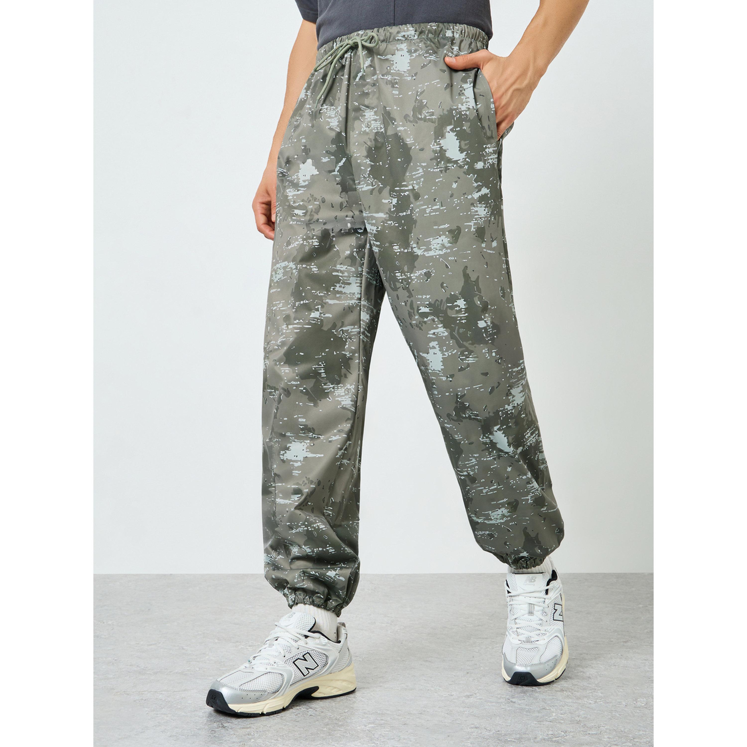 بنطال رياضي رجالي مطبوع بقصة مريحة-men-clothing-sportswearandactivewear-bottoms-joggers-image-1