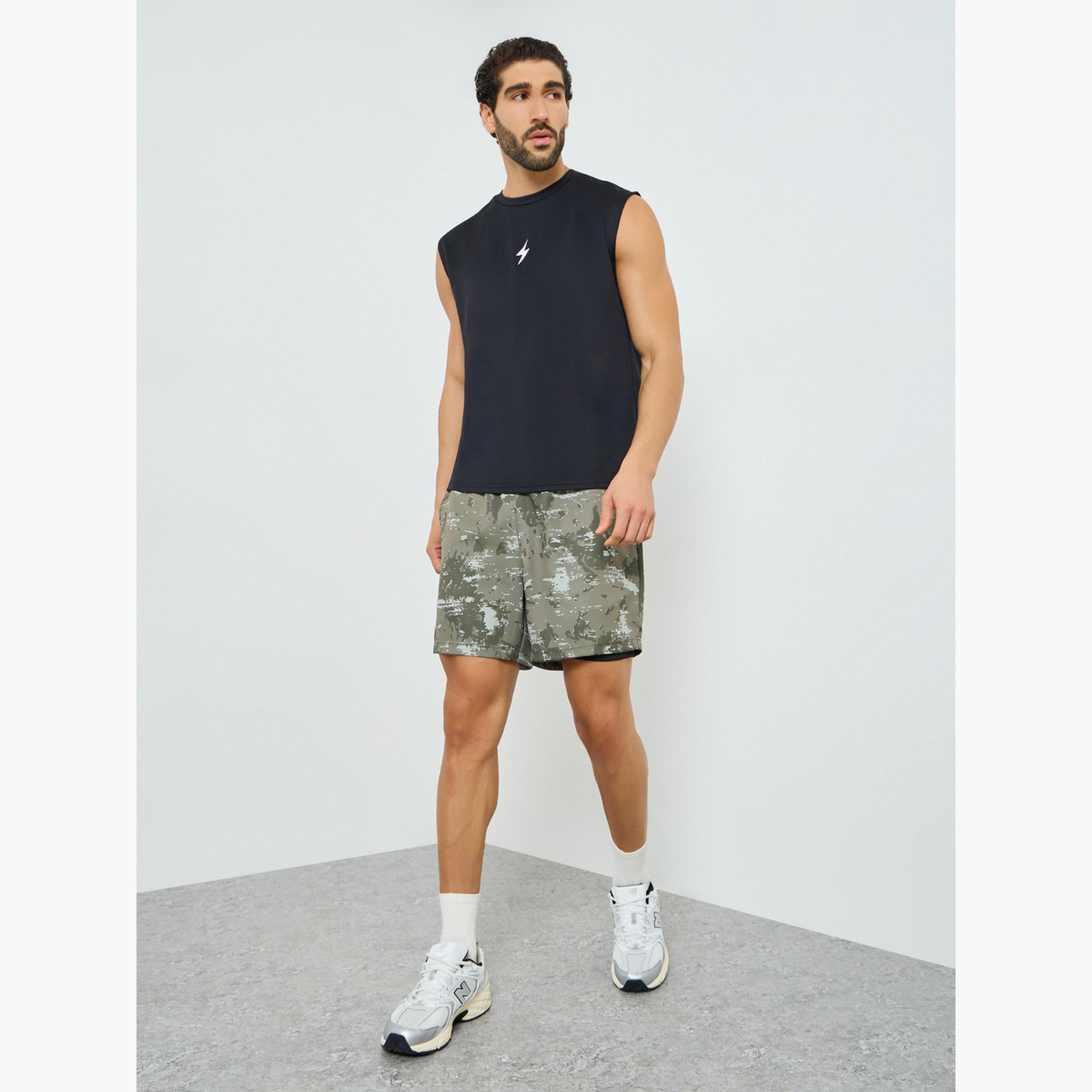 شورت جري رجالي بنمط كامو قصة عادية-men-clothing-sportswearandactivewear-bottoms-shorts-image-2