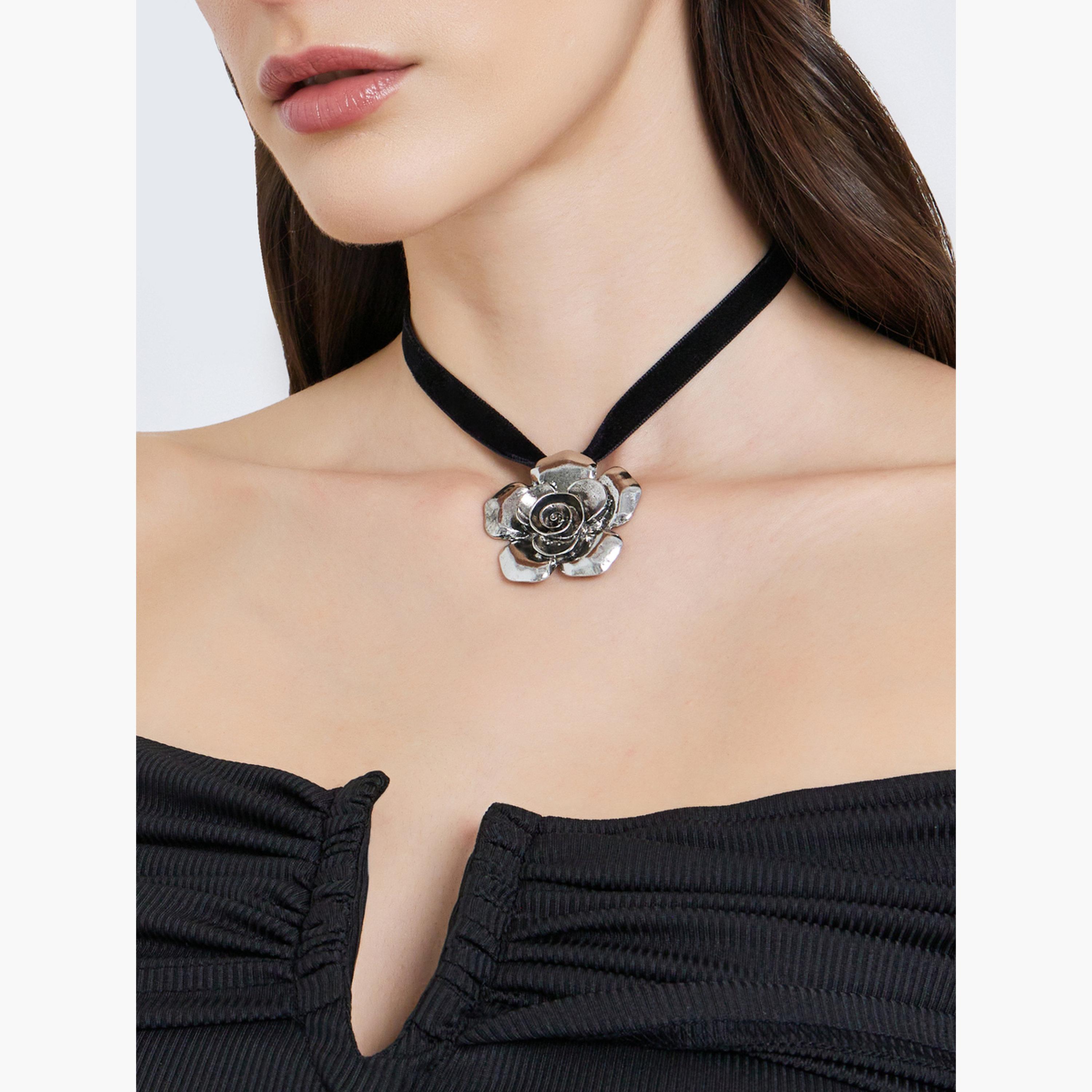 عقد شوكر مخمل بوردة-women-watchesandjewellery-jewellery-necklacesandpendants-image-2