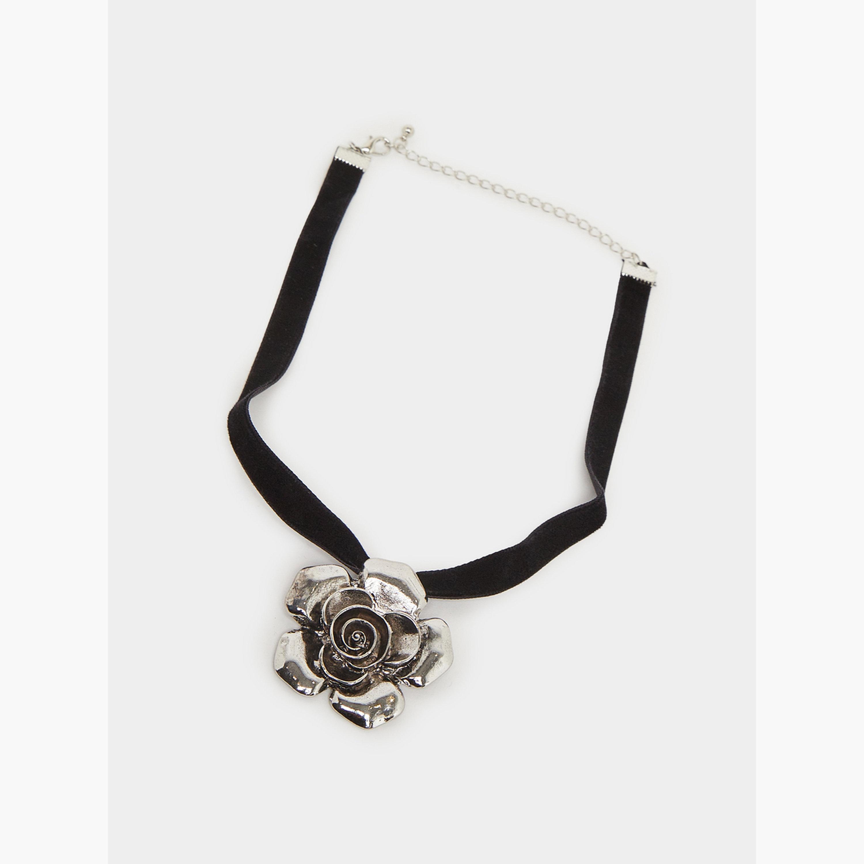 Styli Black Velvet Rose Choker Necklace-women-watchesandjewellery-jewellery-necklacesandpendants-image-3