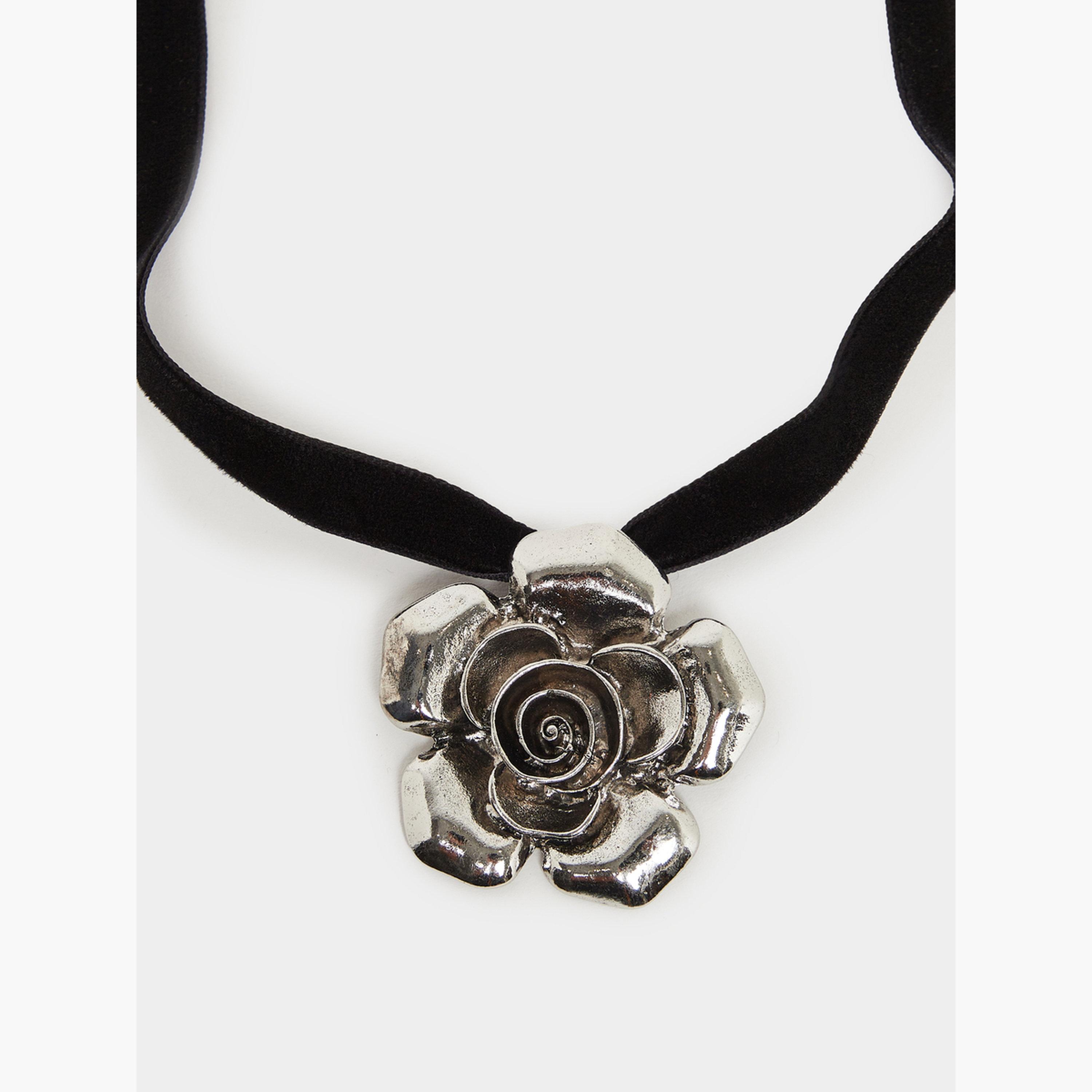 Styli Black Velvet Rose Choker Necklace-women-watchesandjewellery-jewellery-necklacesandpendants-image-4