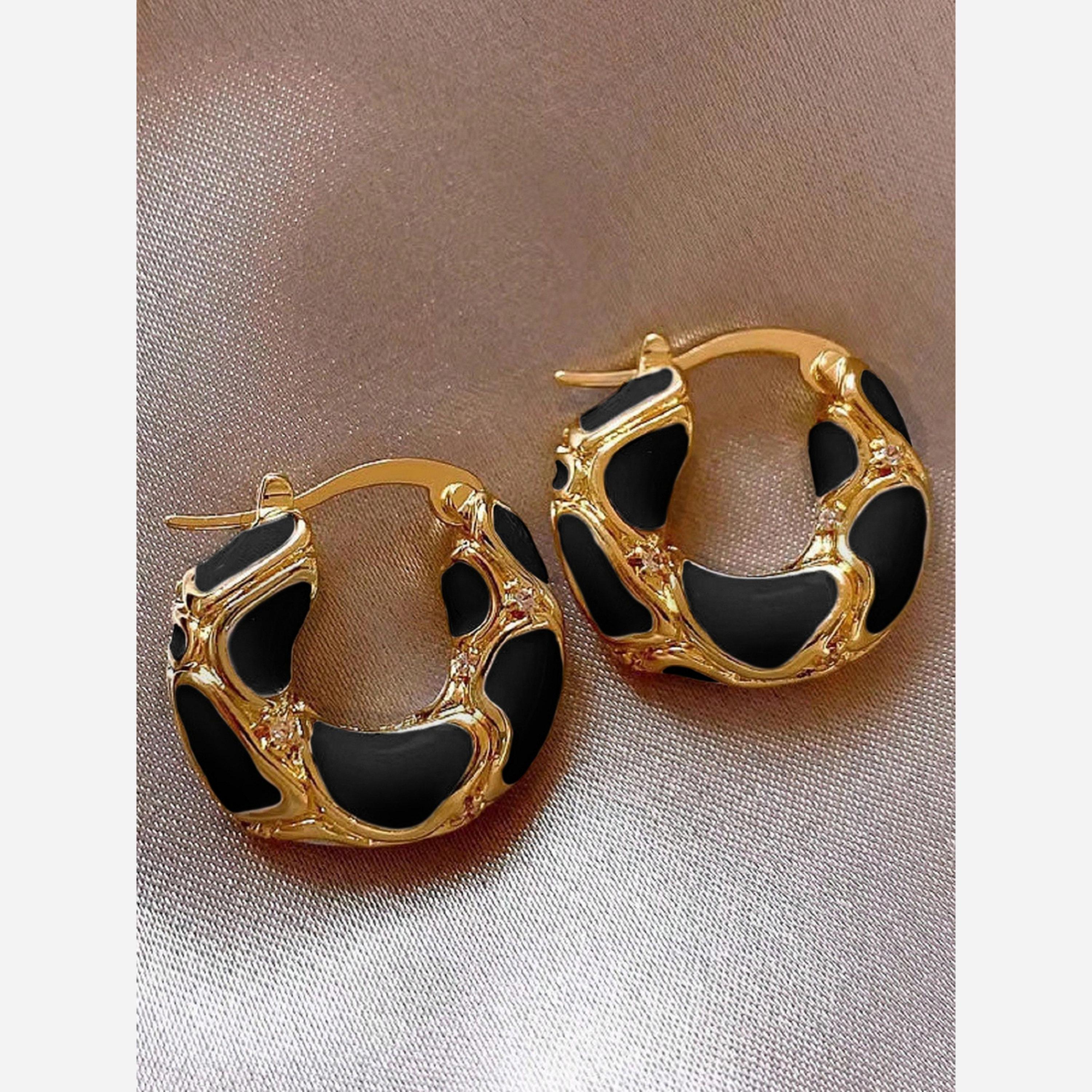 تيك تو - حلقات أذن مزخرفة بلون وملمس مميز-women-watchesandjewellery-jewellery-earrings-image-2