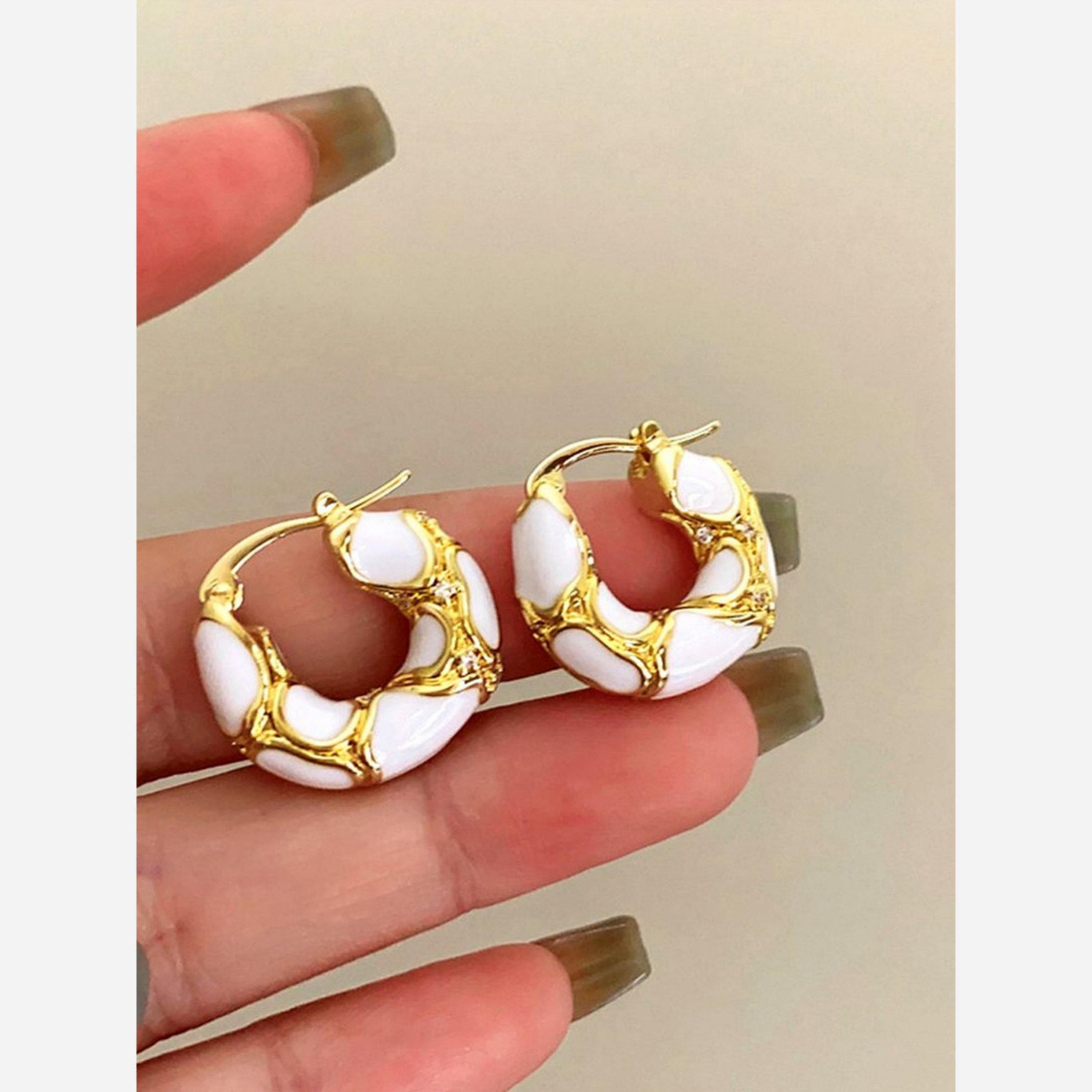 تيك تو - حلقات أذن مزخرفة بلون وملمس مميز-women-watchesandjewellery-jewellery-earrings-image-2