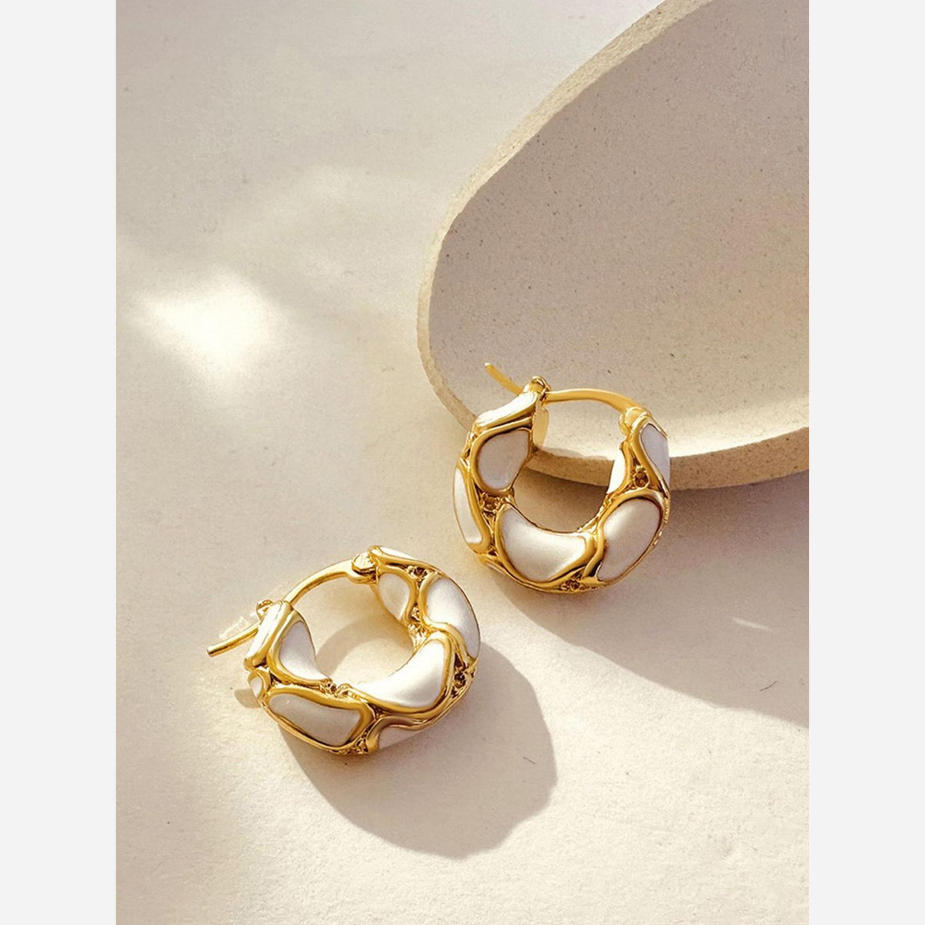 تيك تو - حلقات أذن مزخرفة بلون وملمس مميز-women-watchesandjewellery-jewellery-earrings-image-4