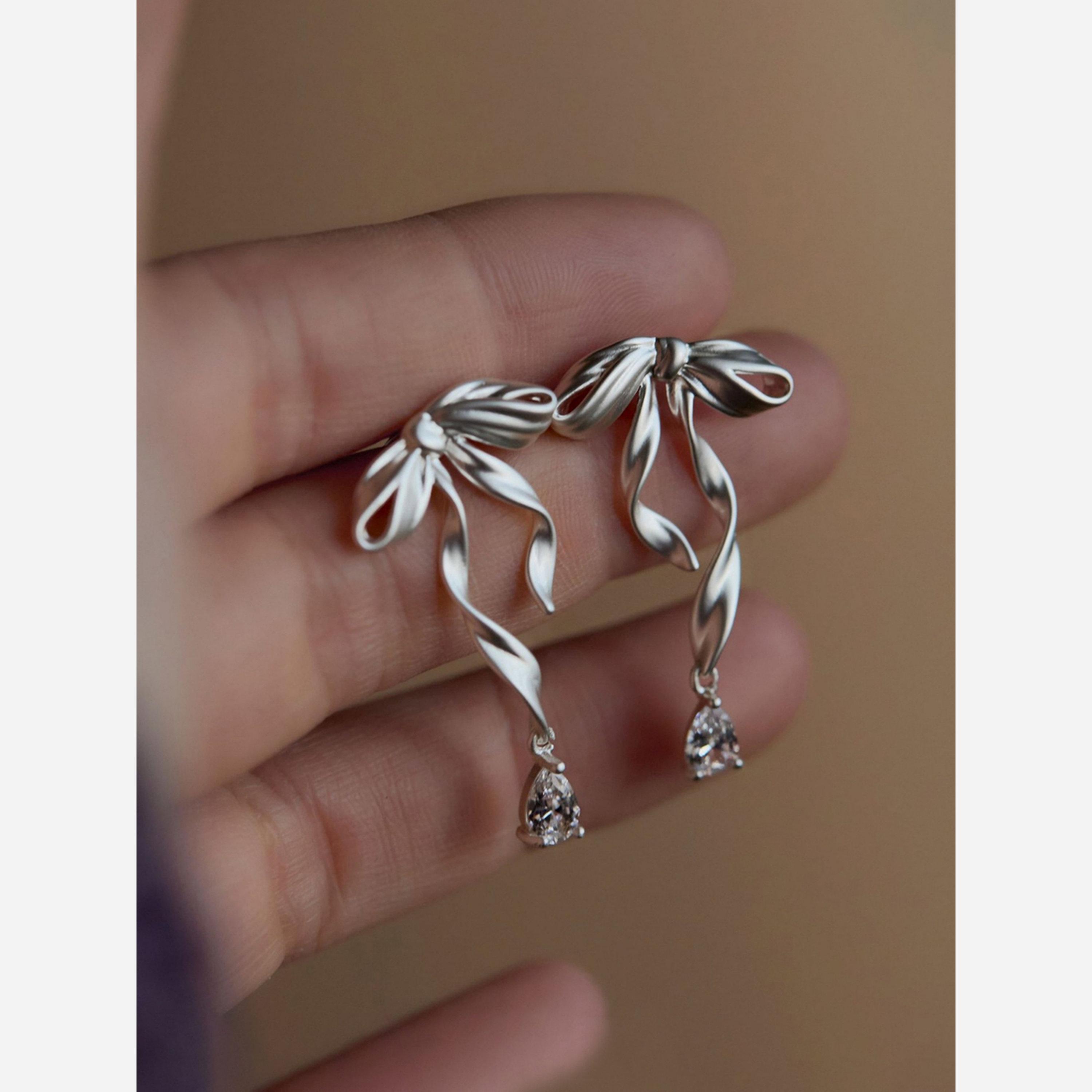 تيك تو - أقراط متدلية على شكل فيونكة مزخرفة-women-watchesandjewellery-jewellery-earrings-image-2
