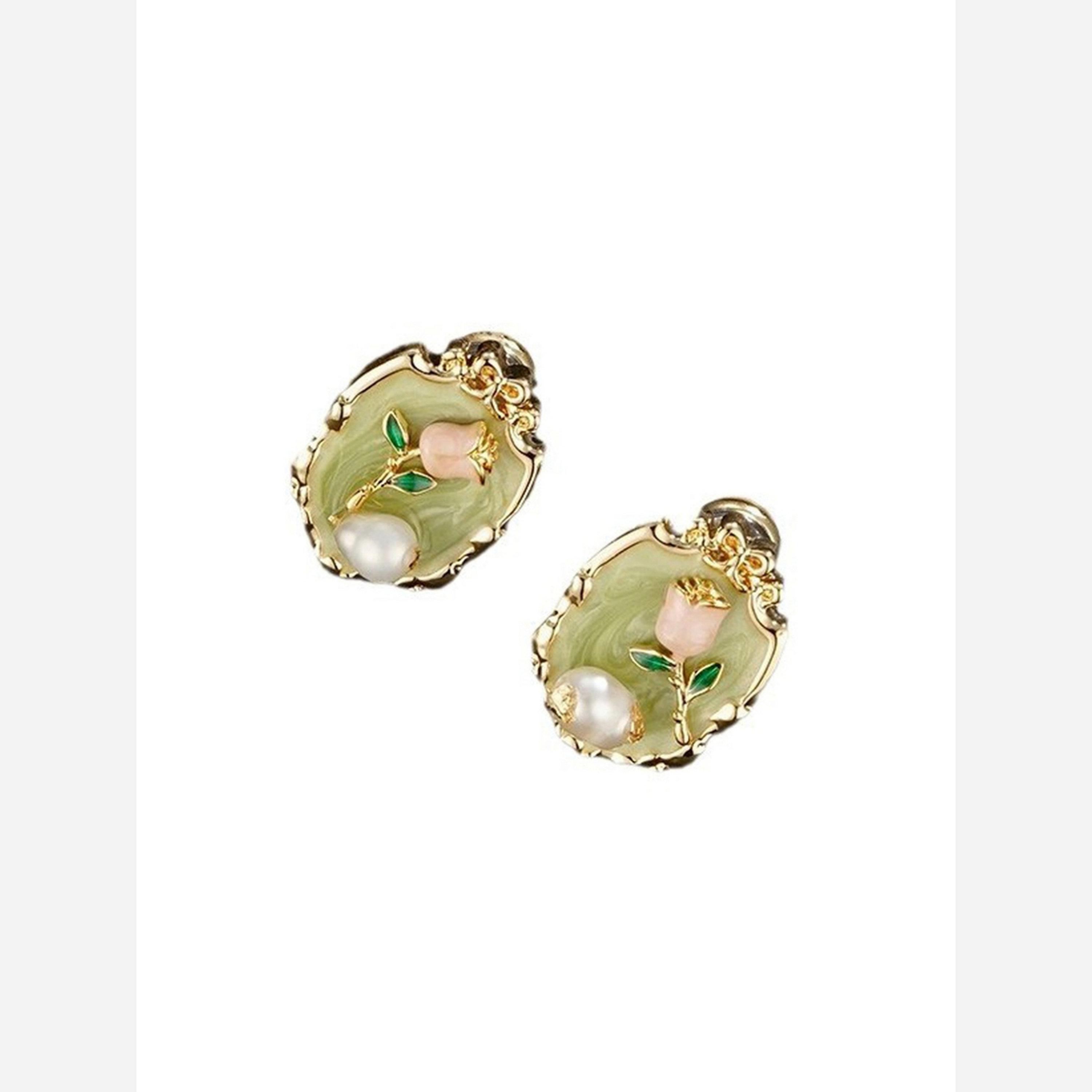 تيك تو - أقراط غير منتظمة الشكل مزينة بنقوش زهور-women-watchesandjewellery-jewellery-earrings-image-6