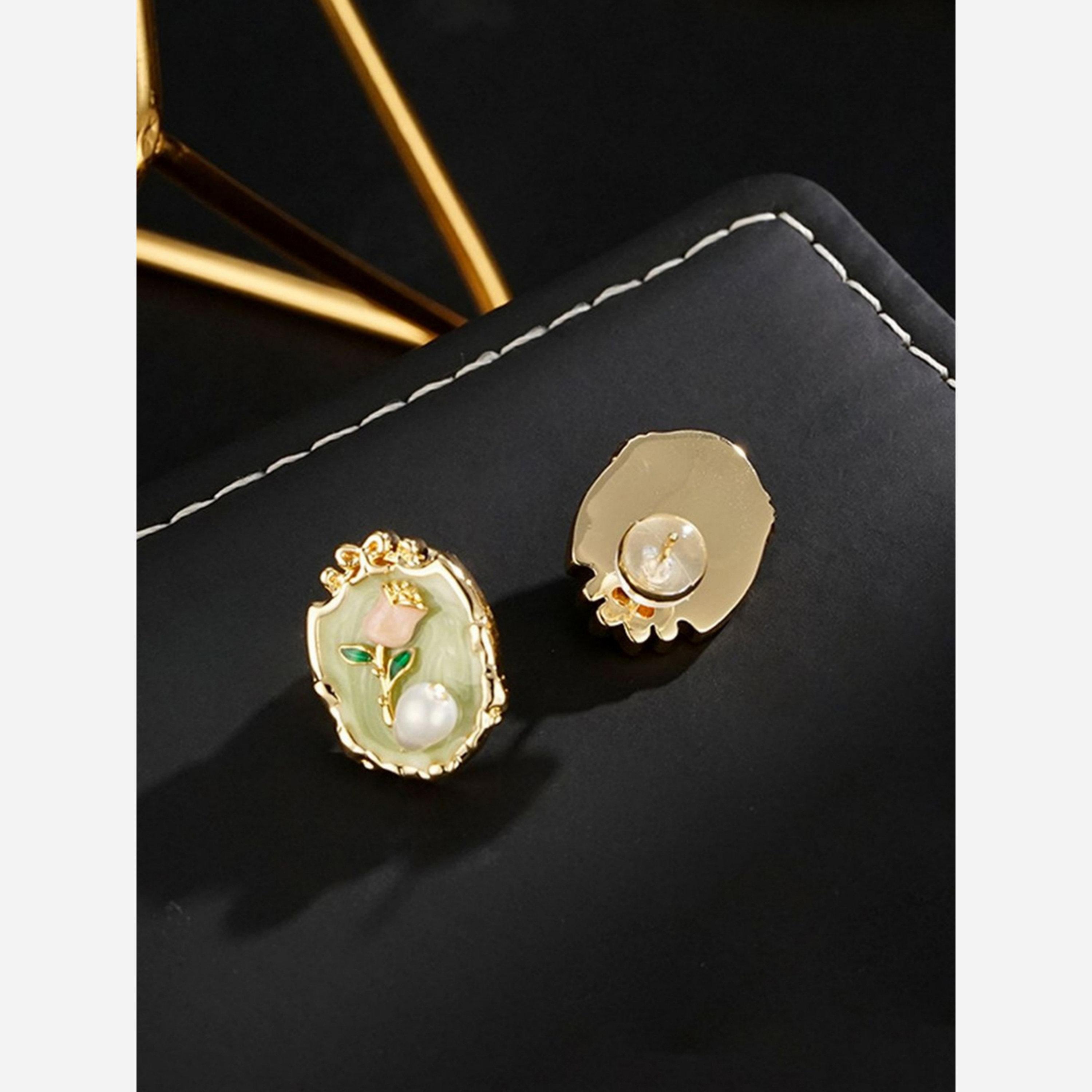 تيك تو - أقراط غير منتظمة الشكل مزينة بنقوش زهور-women-watchesandjewellery-jewellery-earrings-image-2