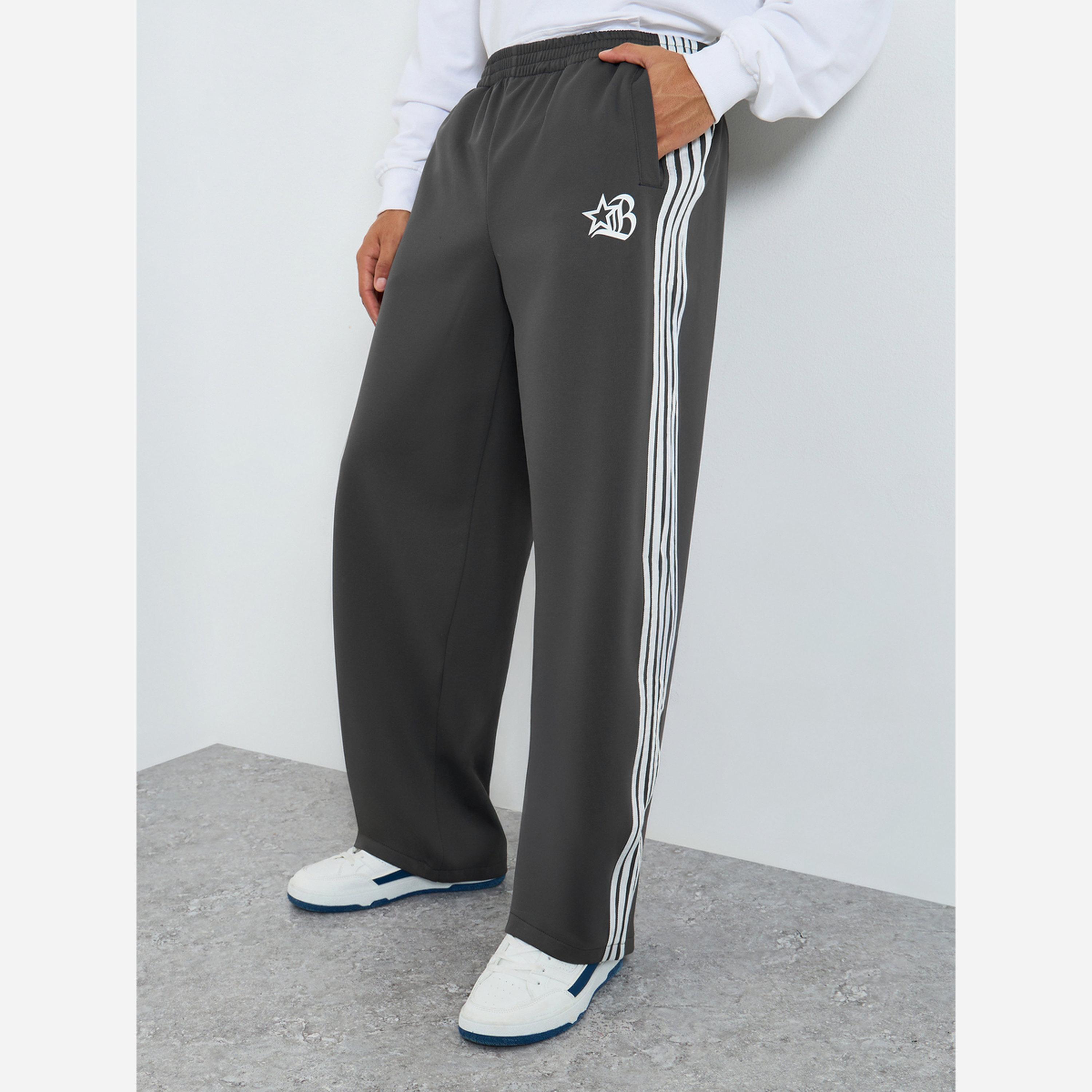 تيك تو - بنطال رياضي رجالي لون رمادي بخطوط جانبية-men-clothing-bottoms-trousersandchinos-trousers-image-1