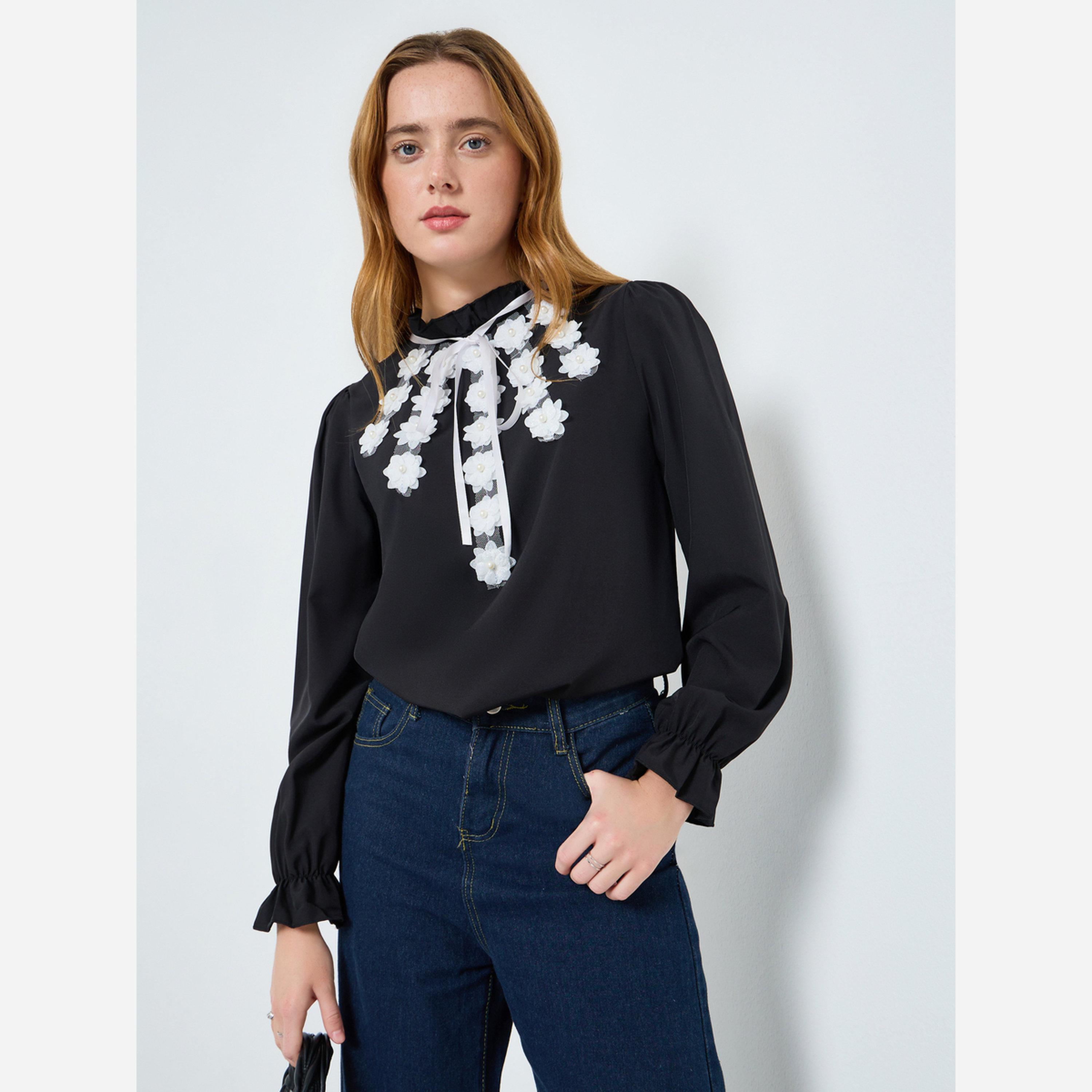 تيك تو - بلوزة للنساء لون أسود مطرزة بتفاصيل زهرية-women-clothing-shirtsandblouses-blouses-image-1