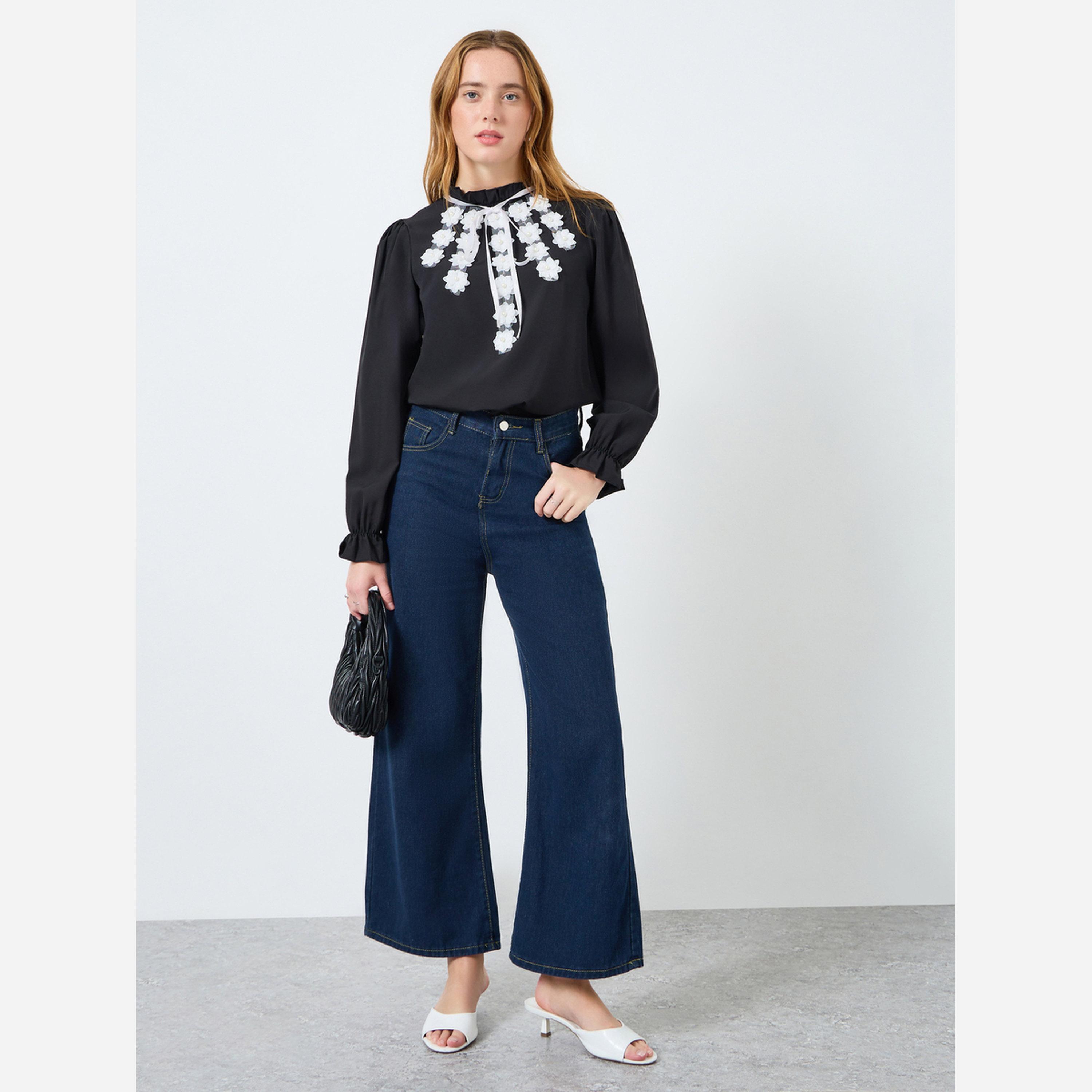 تيك تو - بلوزة للنساء لون أسود مطرزة بتفاصيل زهرية-women-clothing-shirtsandblouses-blouses-image-2