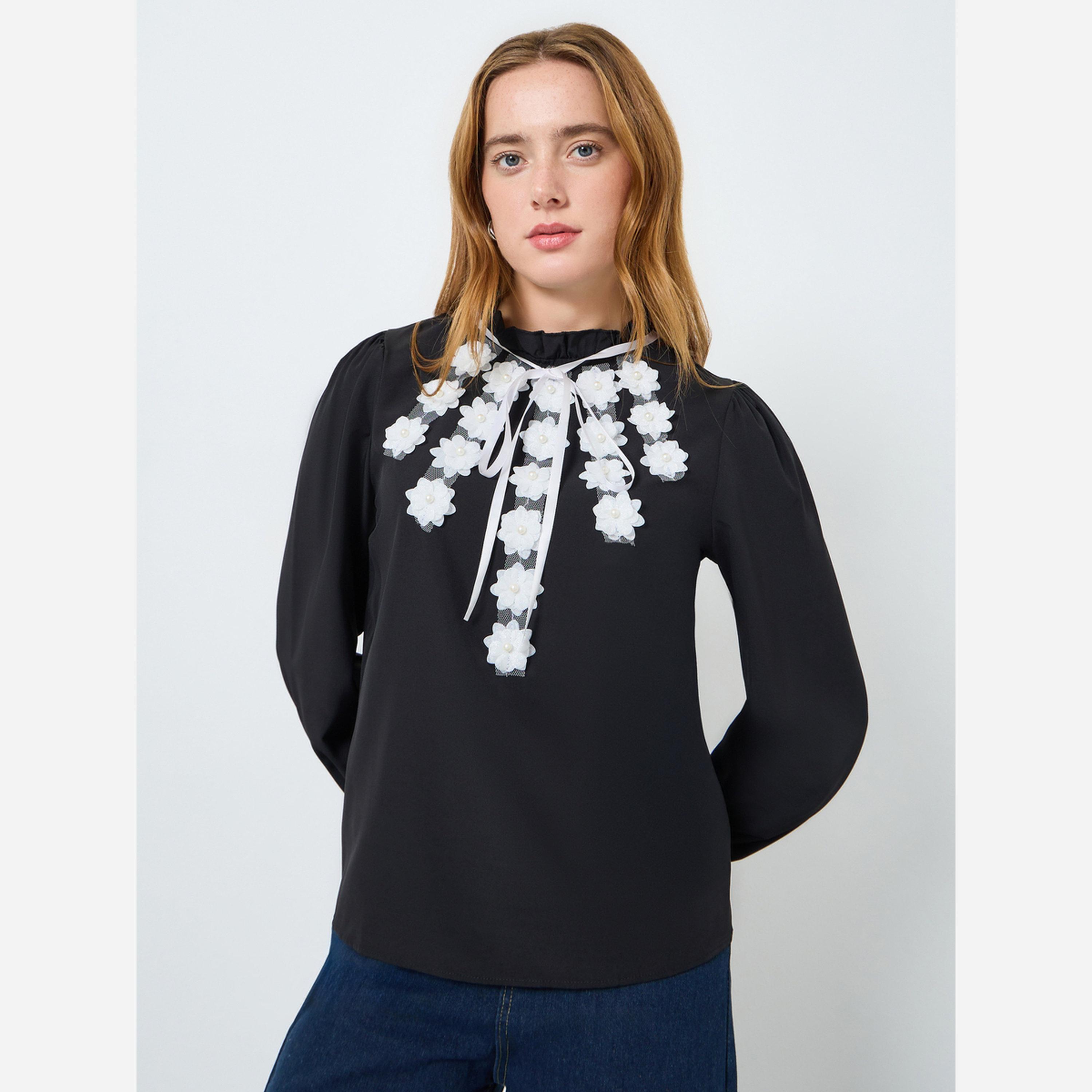 تيك تو - بلوزة للنساء لون أسود مطرزة بتفاصيل زهرية-women-clothing-shirtsandblouses-blouses-image-3