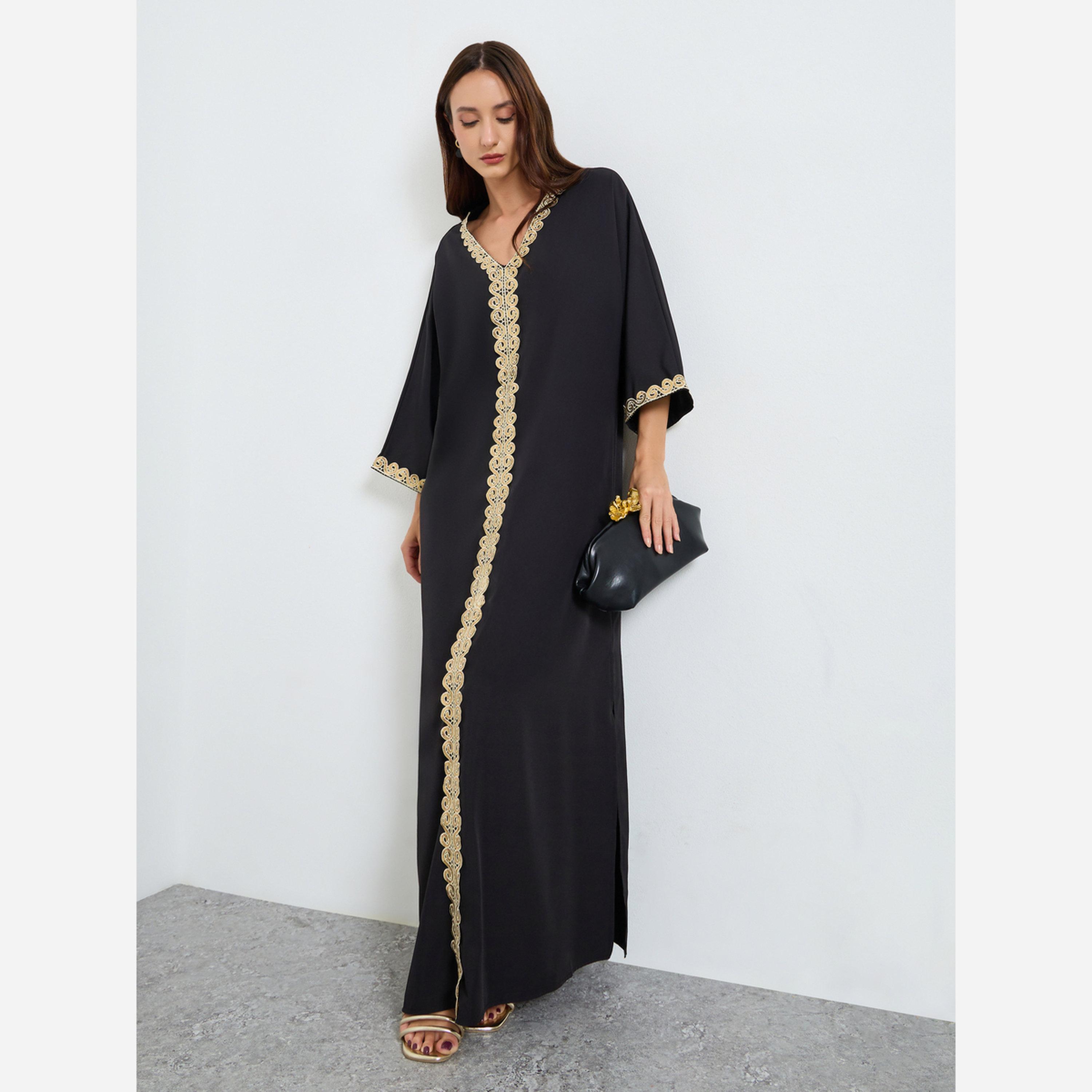 تيك تو - فستان متوسط الطول نسائي سادة مزين بتطريز ذهبي، ياقة شكل سبعة وأكمام طويلة-women-clothing-dresses-image-1