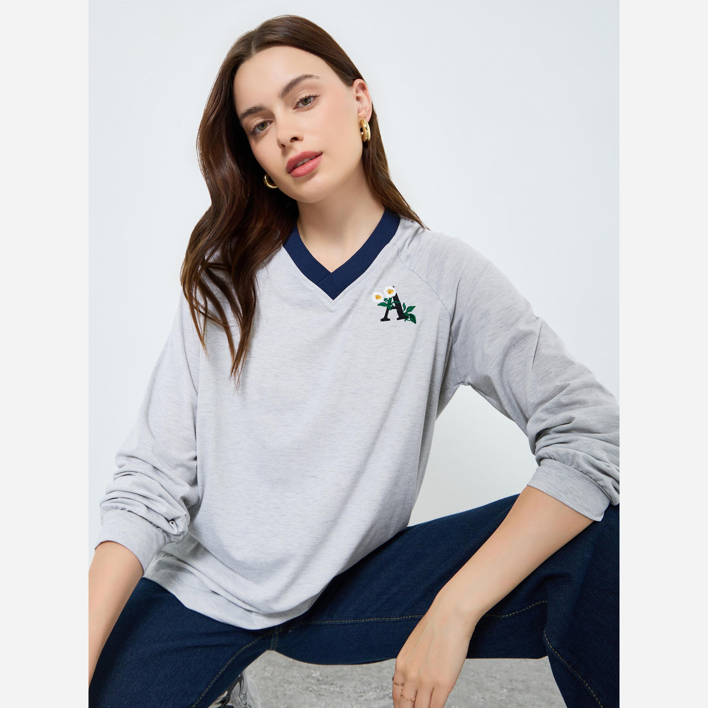 ستايلي - تيشيرت مطرز ياقة شكل سبعة مع شرائط زخرفية-women-clothing-tshirts-image-3