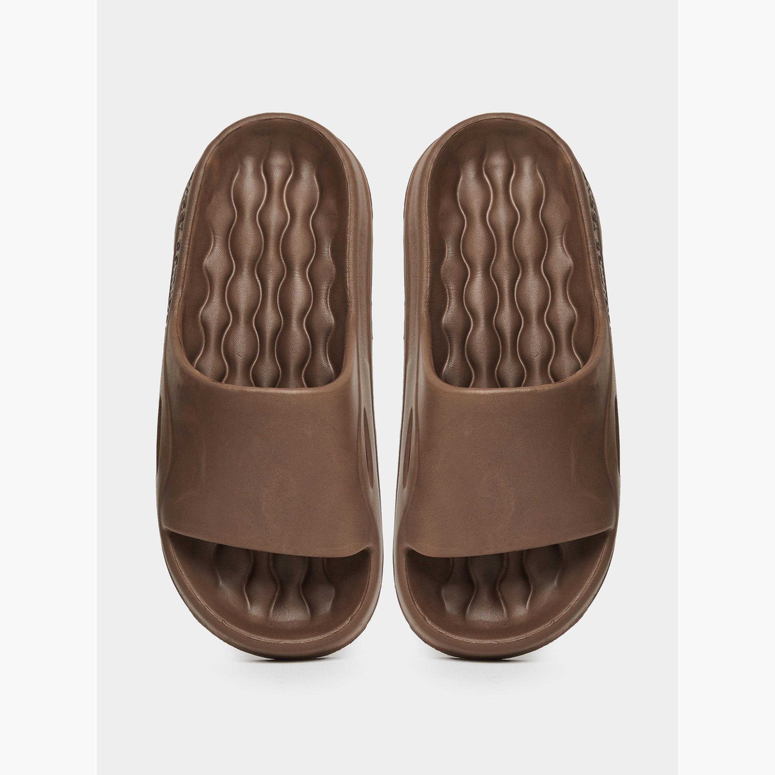 شبشب مريح بنقشة بارزة-women-shoes-flipflopsandslides-image-5