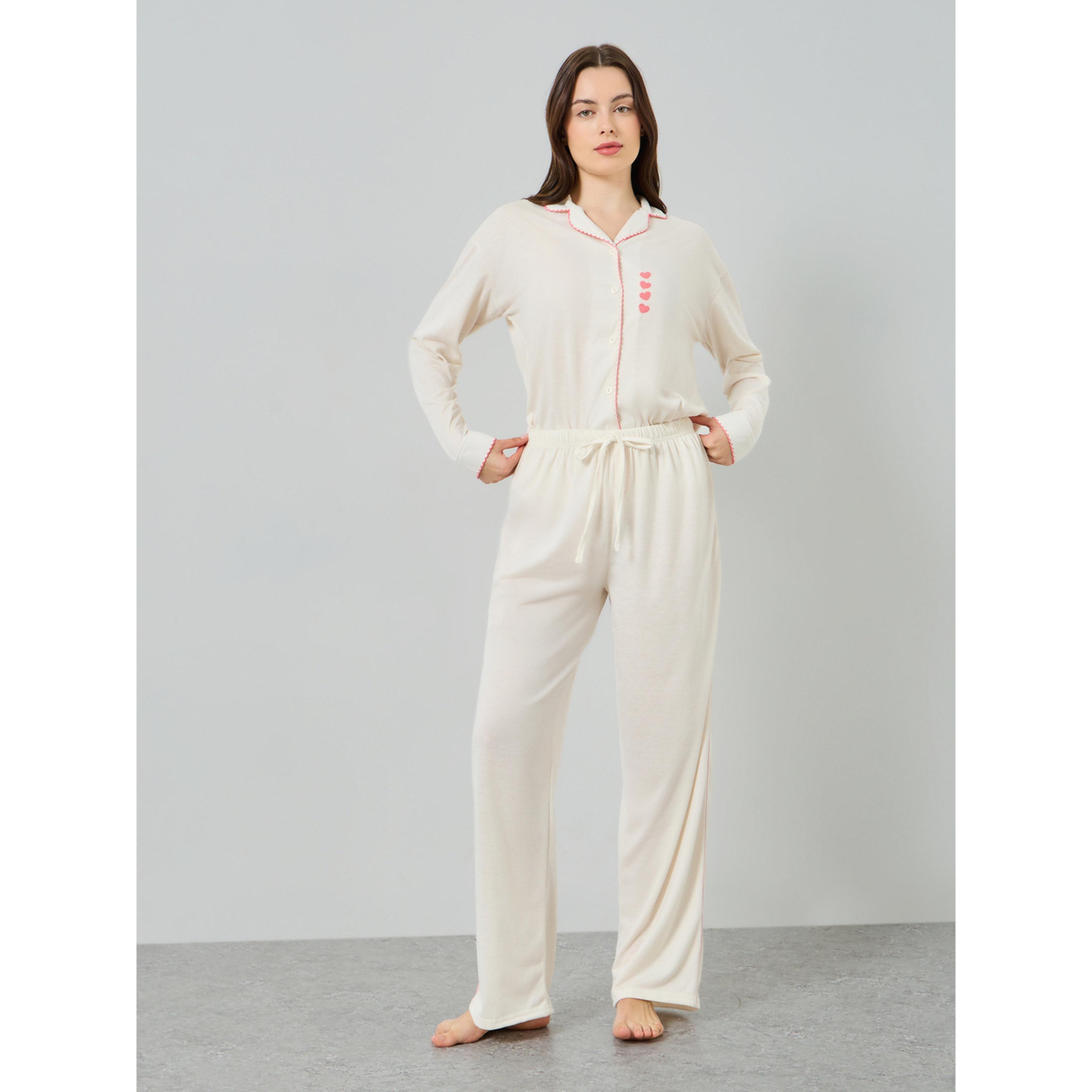 طقم بيجاما من بلوزة بطبعة قلب وحواف متموجة وبنطال-women-clothing-nightwear-pyjamas-longsets-image-1