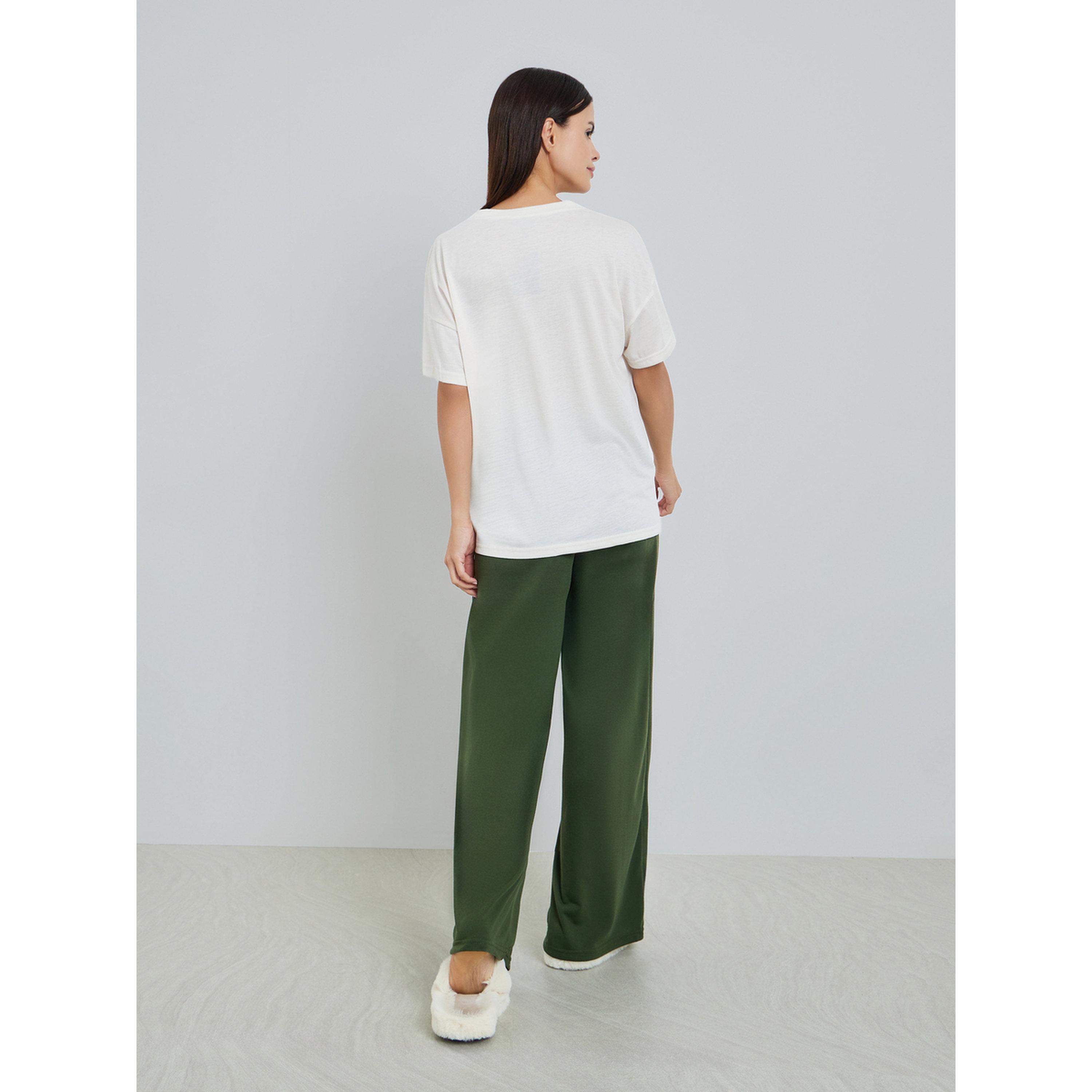 طقم بيجاما من بنطال بأرجل مستقيمة وتيشيرت مطبع-women-clothing-nightwear-pyjamas-longsets-image-3