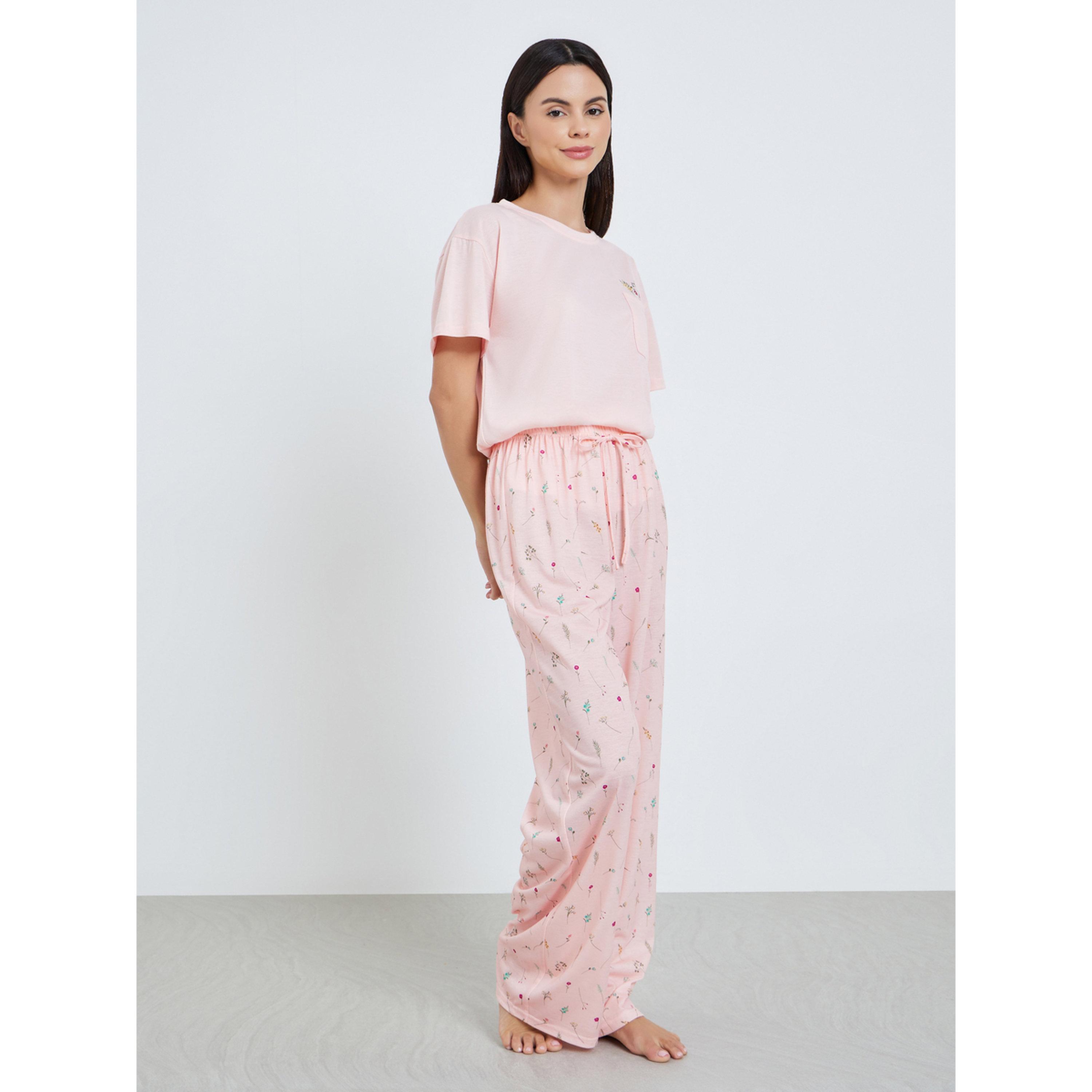 طقم بيجاما من بنطال وتيشيرت بطبعة جرافيك-women-clothing-nightwear-pyjamas-longsets-image-3