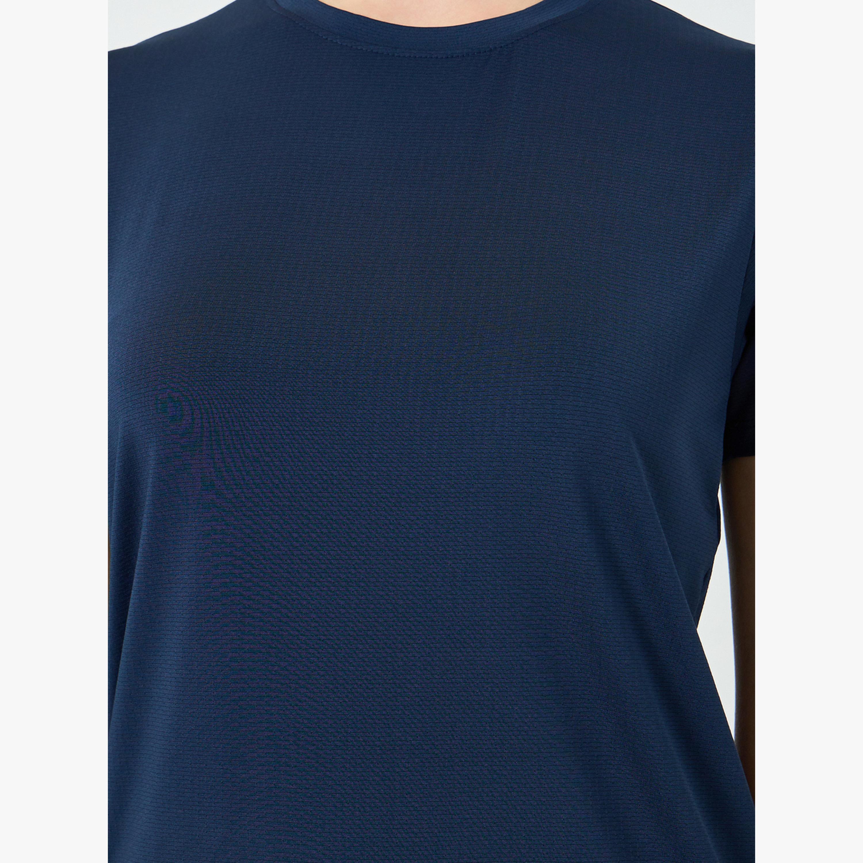 بلوزة بأكمام قصيرة وملمس بارز وشريط مزدوج-women-clothing-tshirts-image-4
