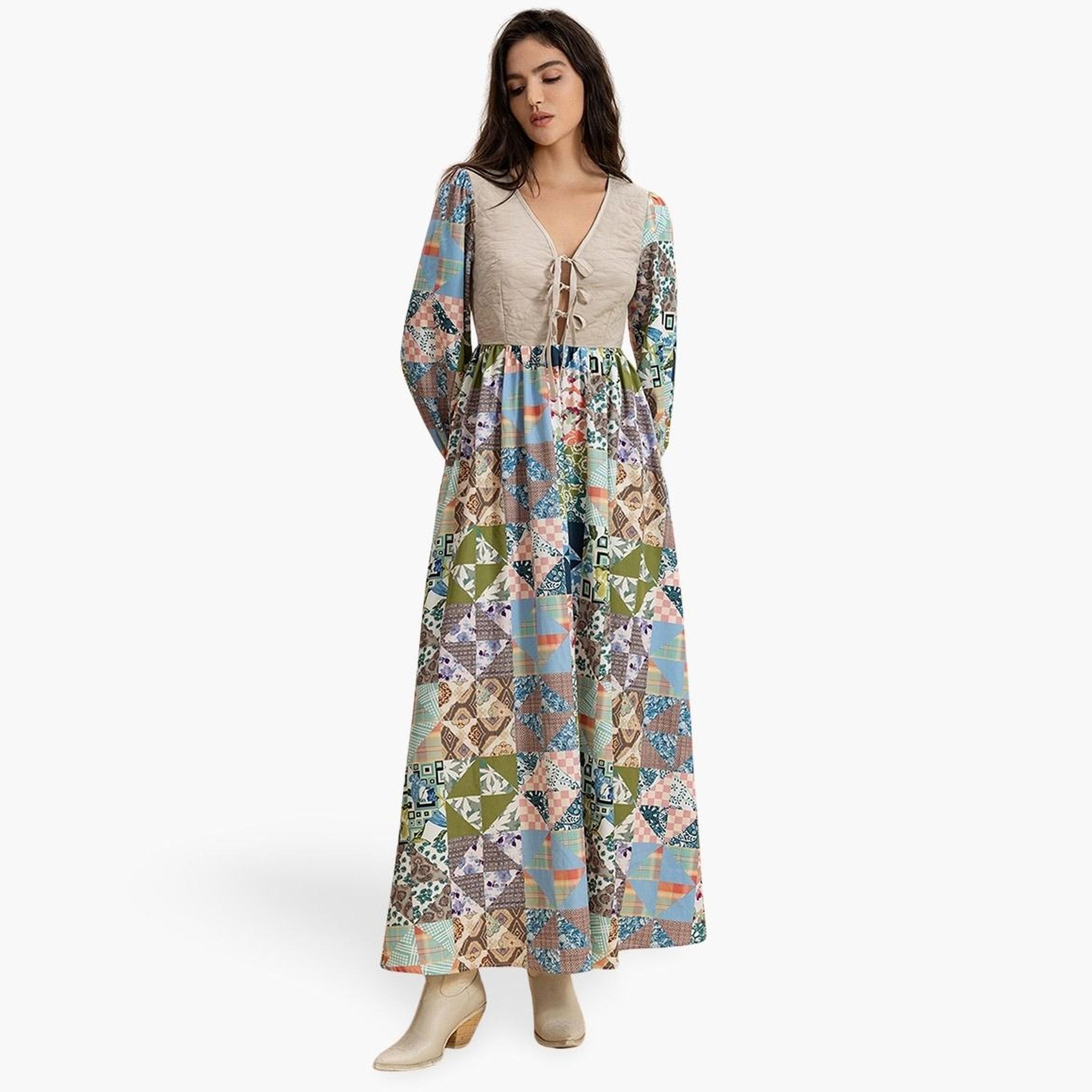 فستان ماكسي بأكمام طويلة وفتحة رقبة على شكل حرف V مزينة بتطريز من تيك تو-women-clothing-dresses-image-1