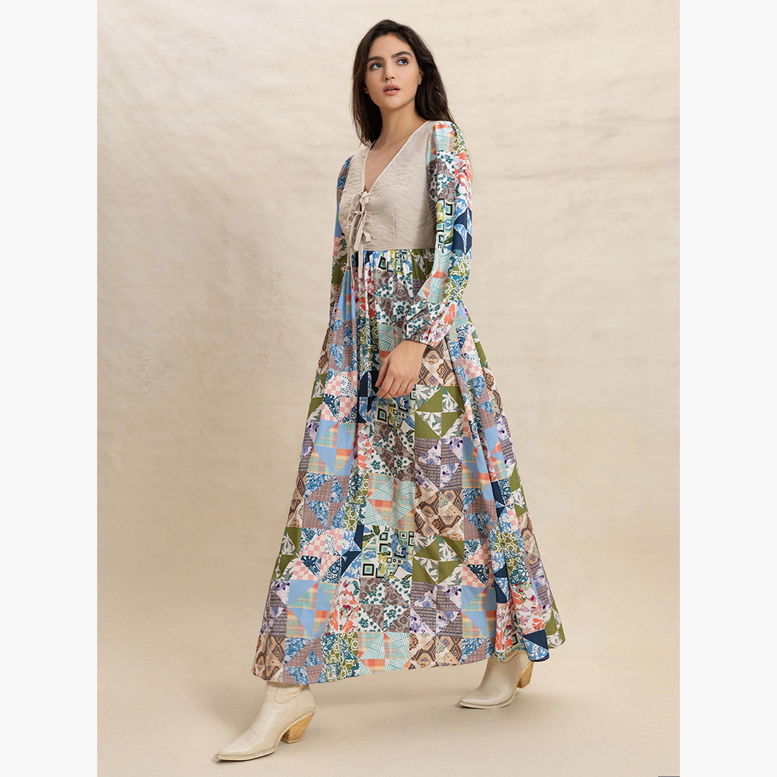 فستان ماكسي بأكمام طويلة وفتحة رقبة على شكل حرف V مزينة بتطريز من تيك تو-women-clothing-dresses-image-2