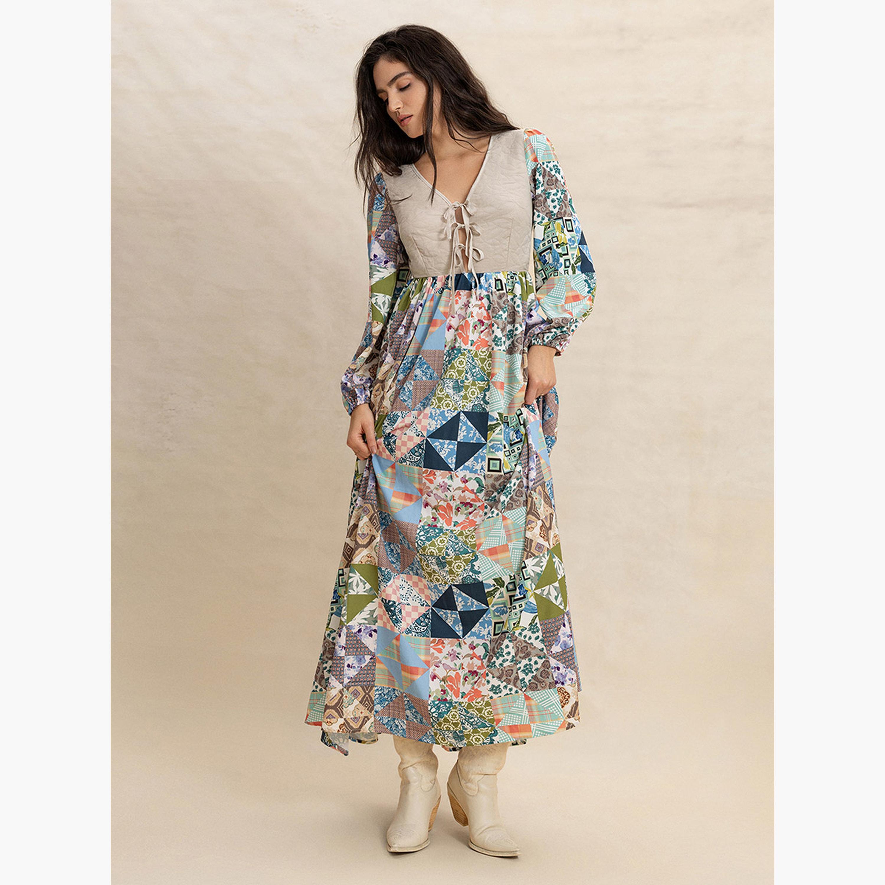فستان ماكسي بأكمام طويلة وفتحة رقبة على شكل حرف V مزينة بتطريز من تيك تو-women-clothing-dresses-image-3