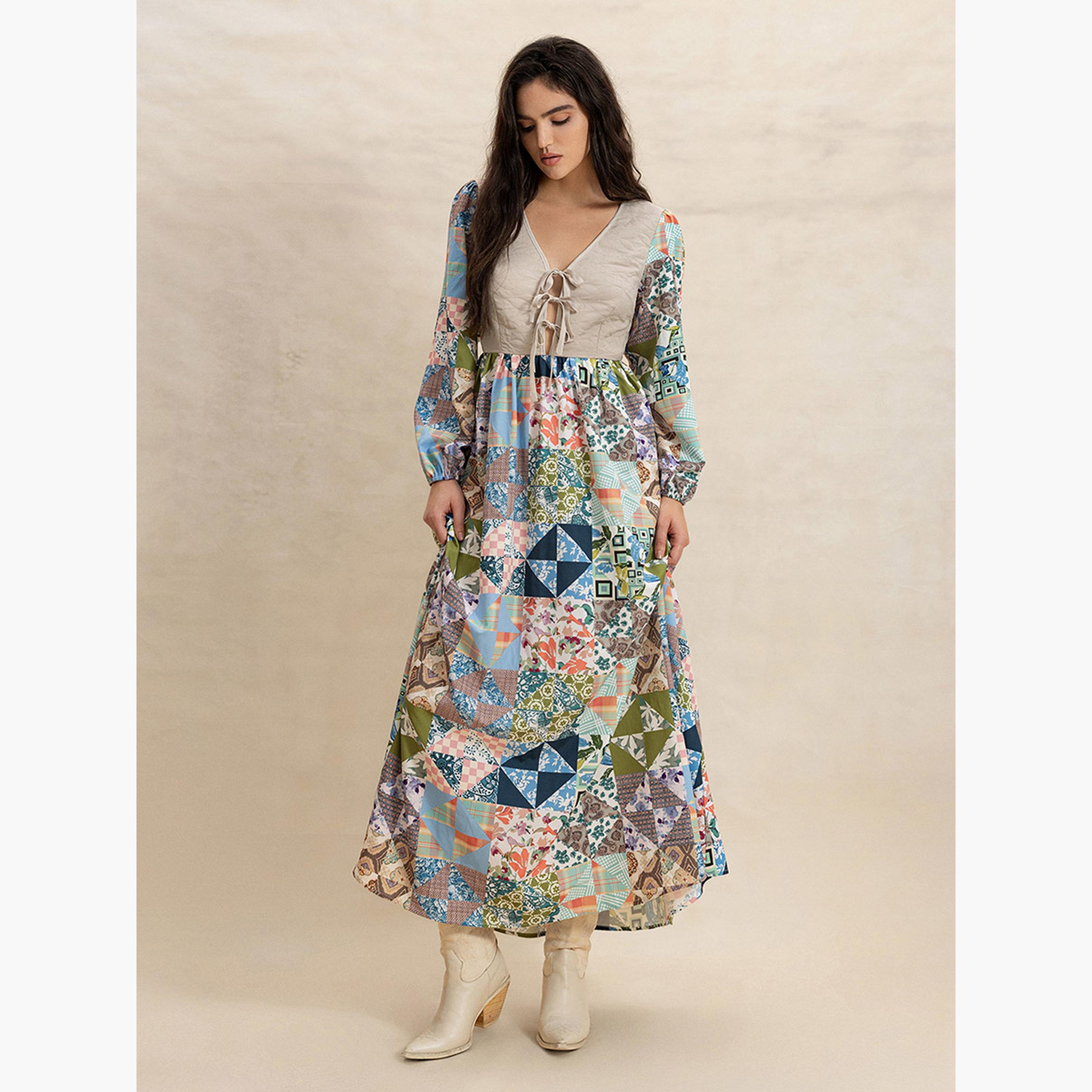 فستان ماكسي بأكمام طويلة وفتحة رقبة على شكل حرف V مزينة بتطريز من تيك تو-women-clothing-dresses-image-4