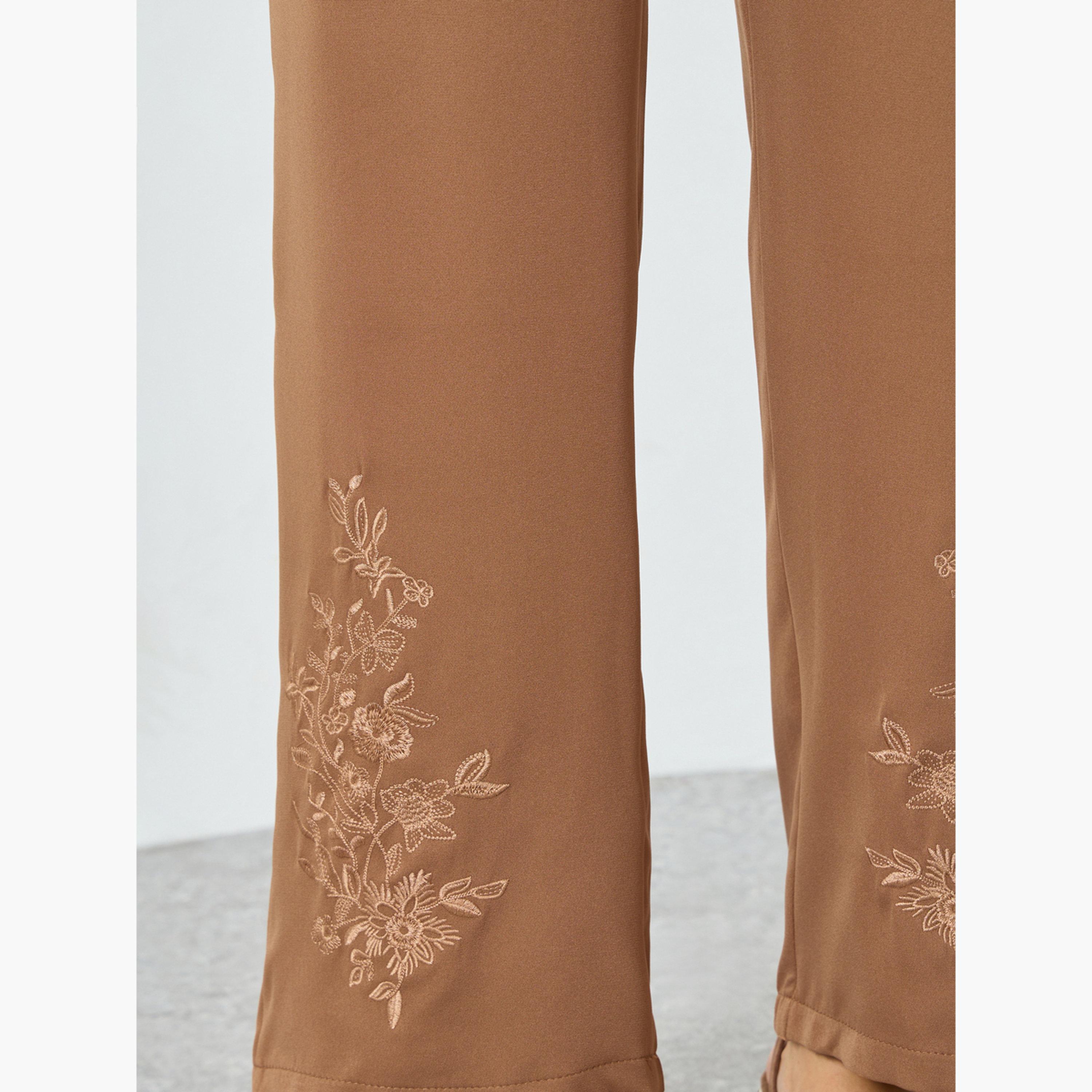 بنطال بأرجل واسعة وتفاصيل مُطرّزة-women-clothing-bottoms-trousers-image-3