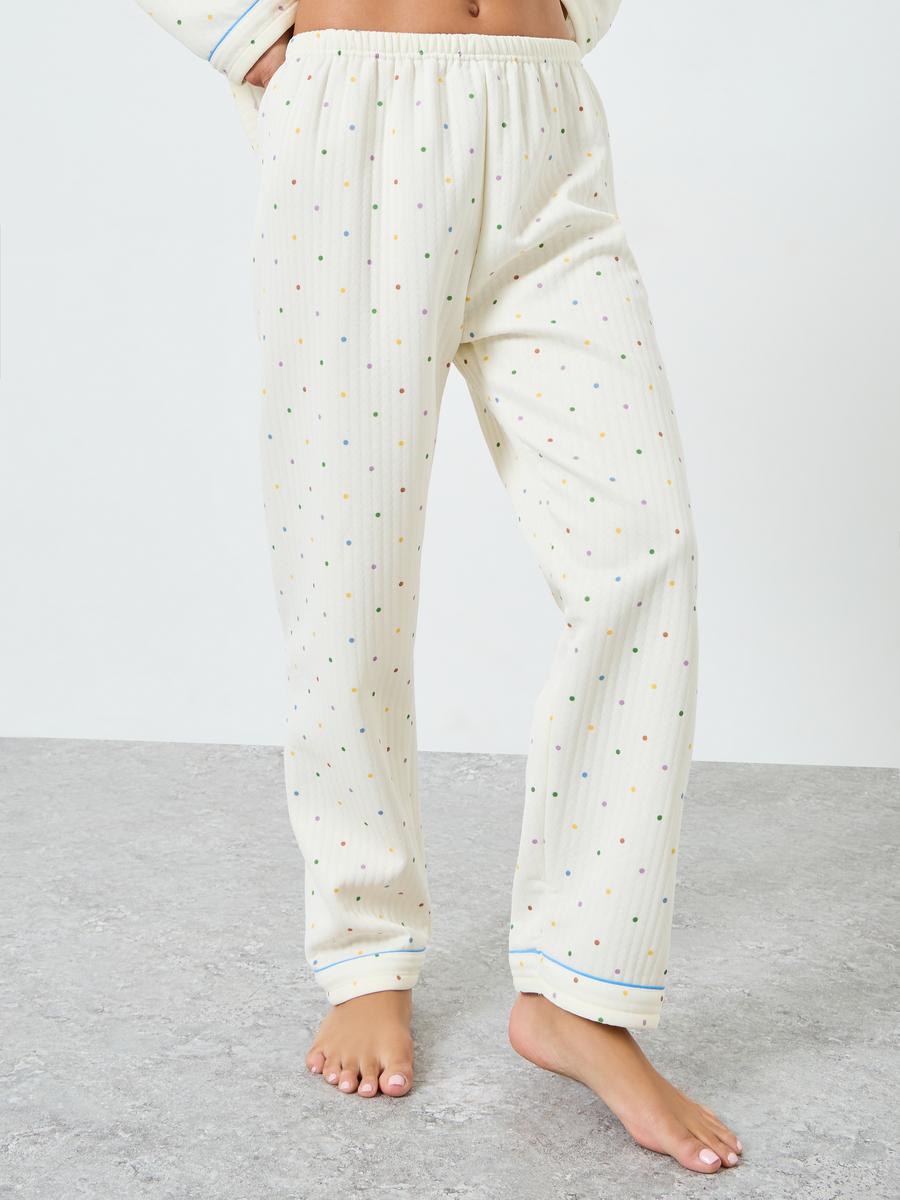 طقم بيجاما من بنطال وبلوزة بطبعة بولكا وقماش بارز الملمس-women-clothing-nightwear-pyjamas-longsets-image-4