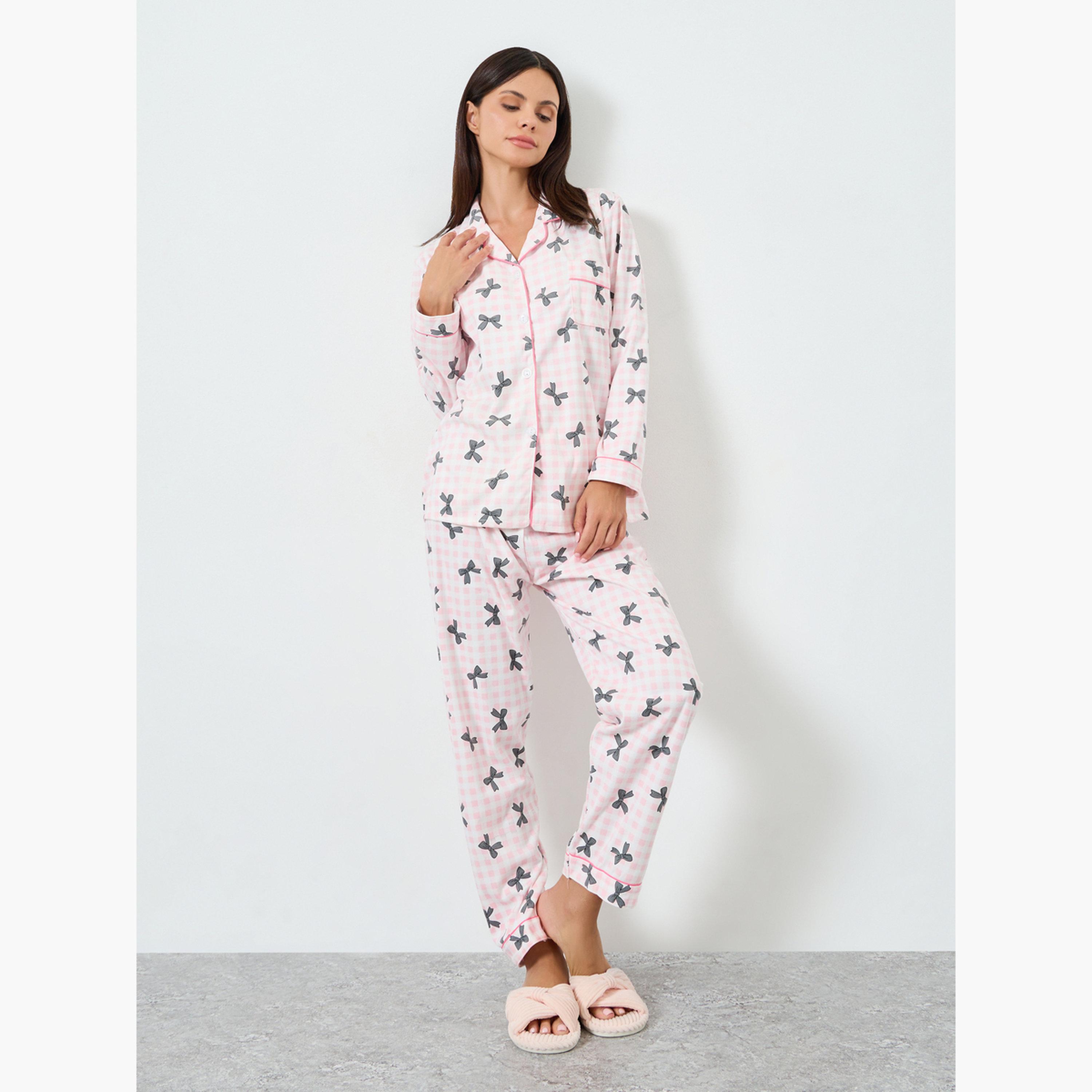 طقم بيجاما من بنطال وبلوزة بطبعة فيونكة ومربعات-women-clothing-nightwear-pyjamas-longsets-image-1