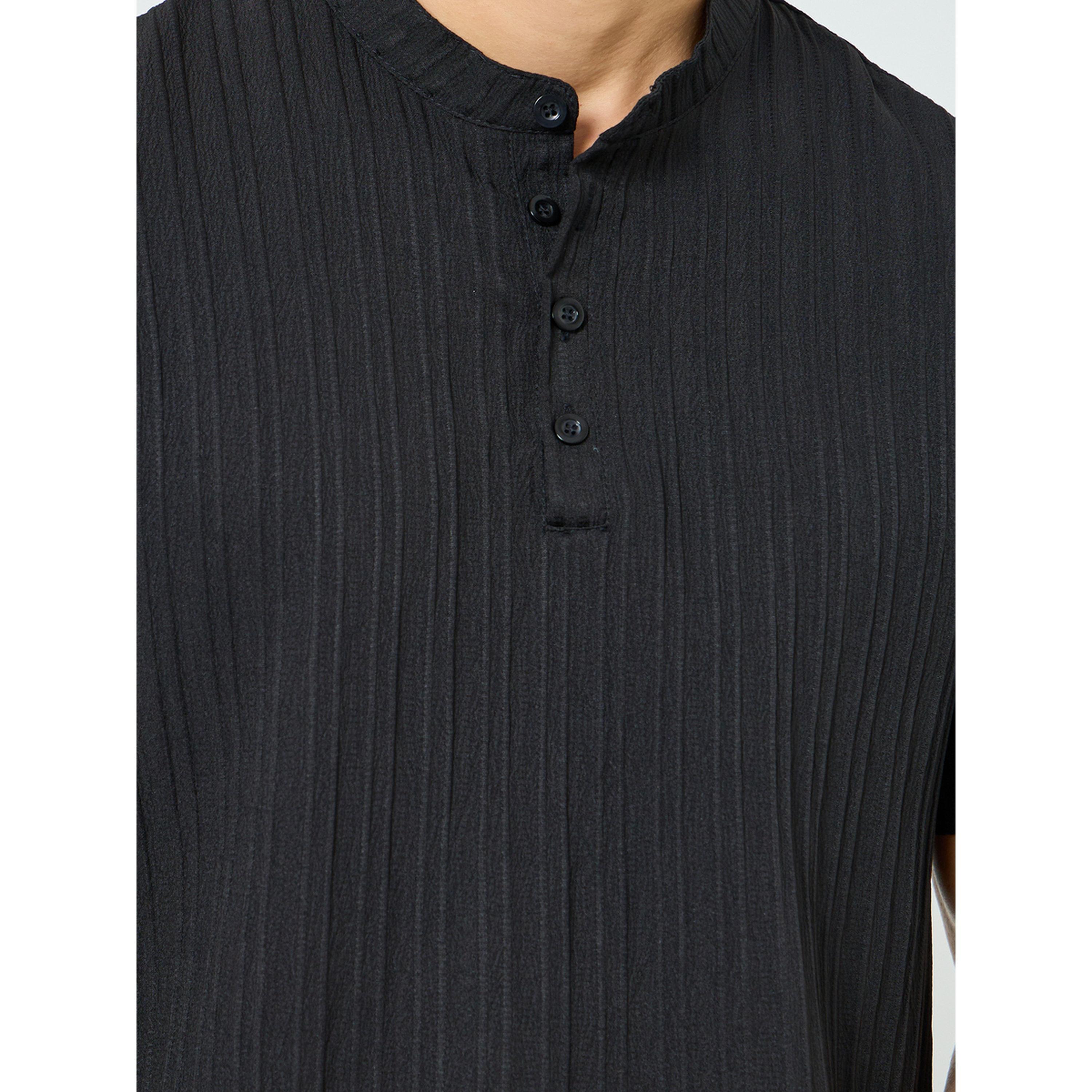 طقم منسق من شورت وتيشيرت بتفاصيل بارزة الملمس-men-clothing-coordsets-image-3