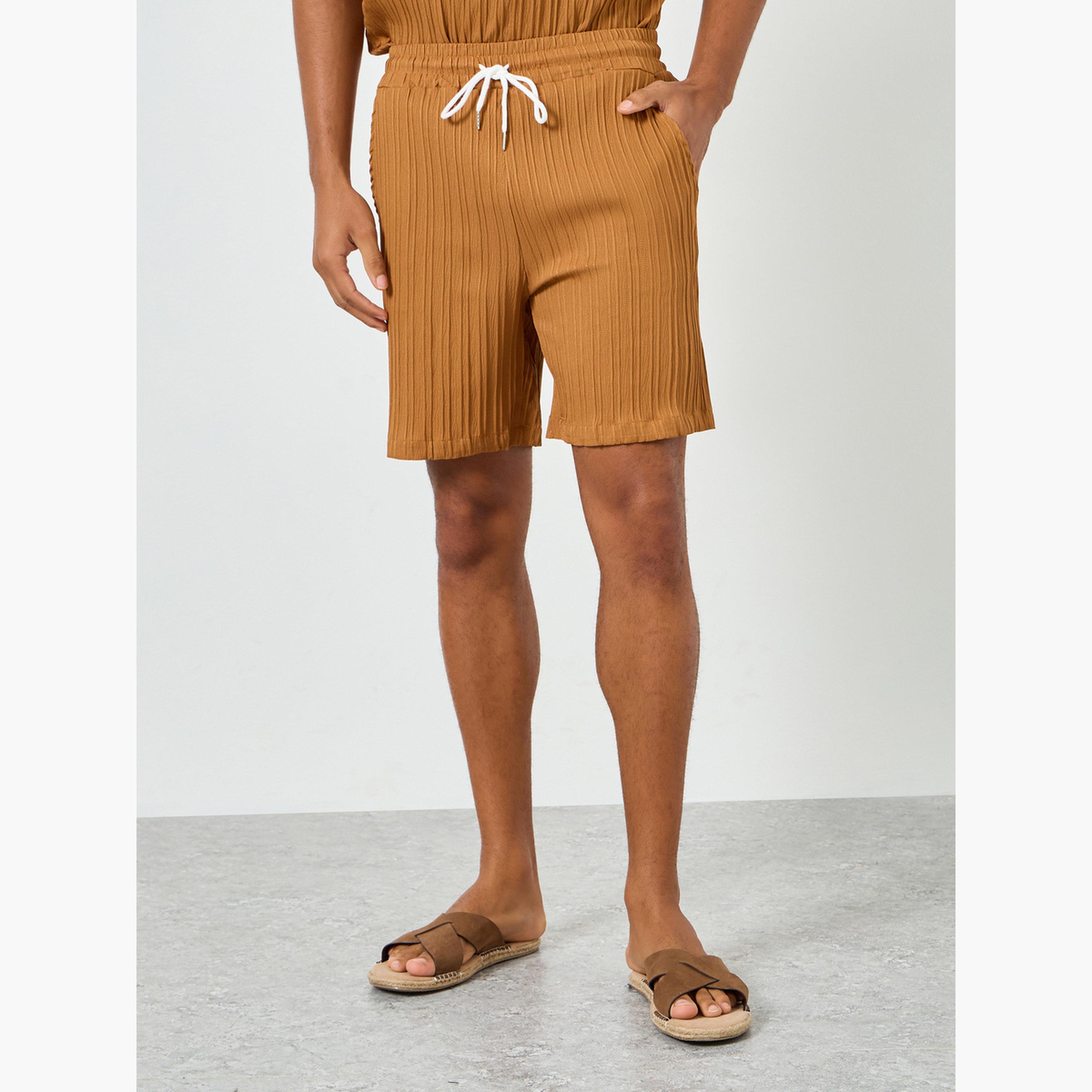 طقم منسق من قميص بأكمام قصيرة وشورت للرجال-men-clothing-coordsets-image-5
