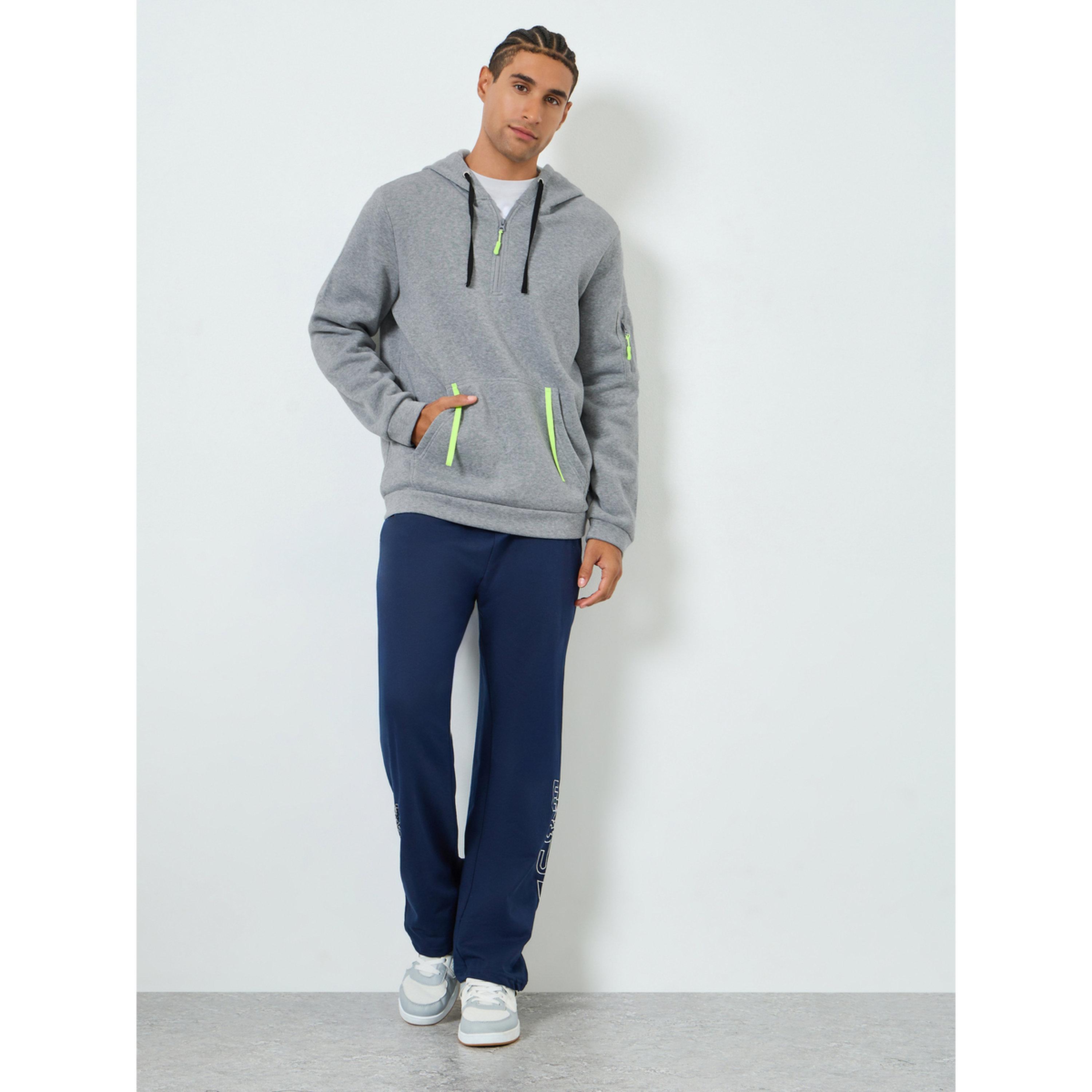 هودي رجالي سادة بنصف سحاب وجيب كنغر-men-winterwear-hoodiesandsweatshirts-image-2