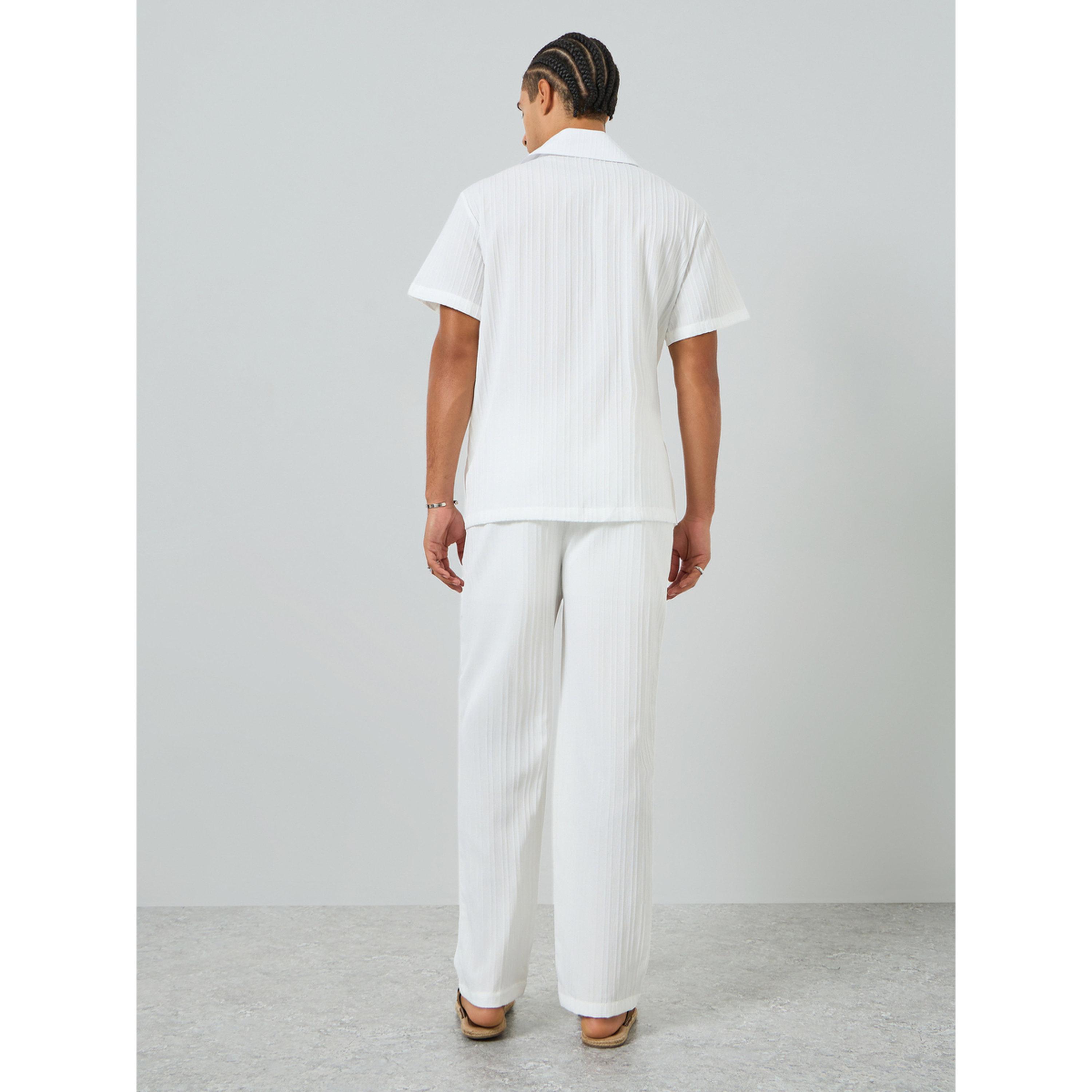 مجموعة من بنطال وقميص بنمط لف وتفاصيل بارزة الملمس-men-clothing-coordsets-image-5