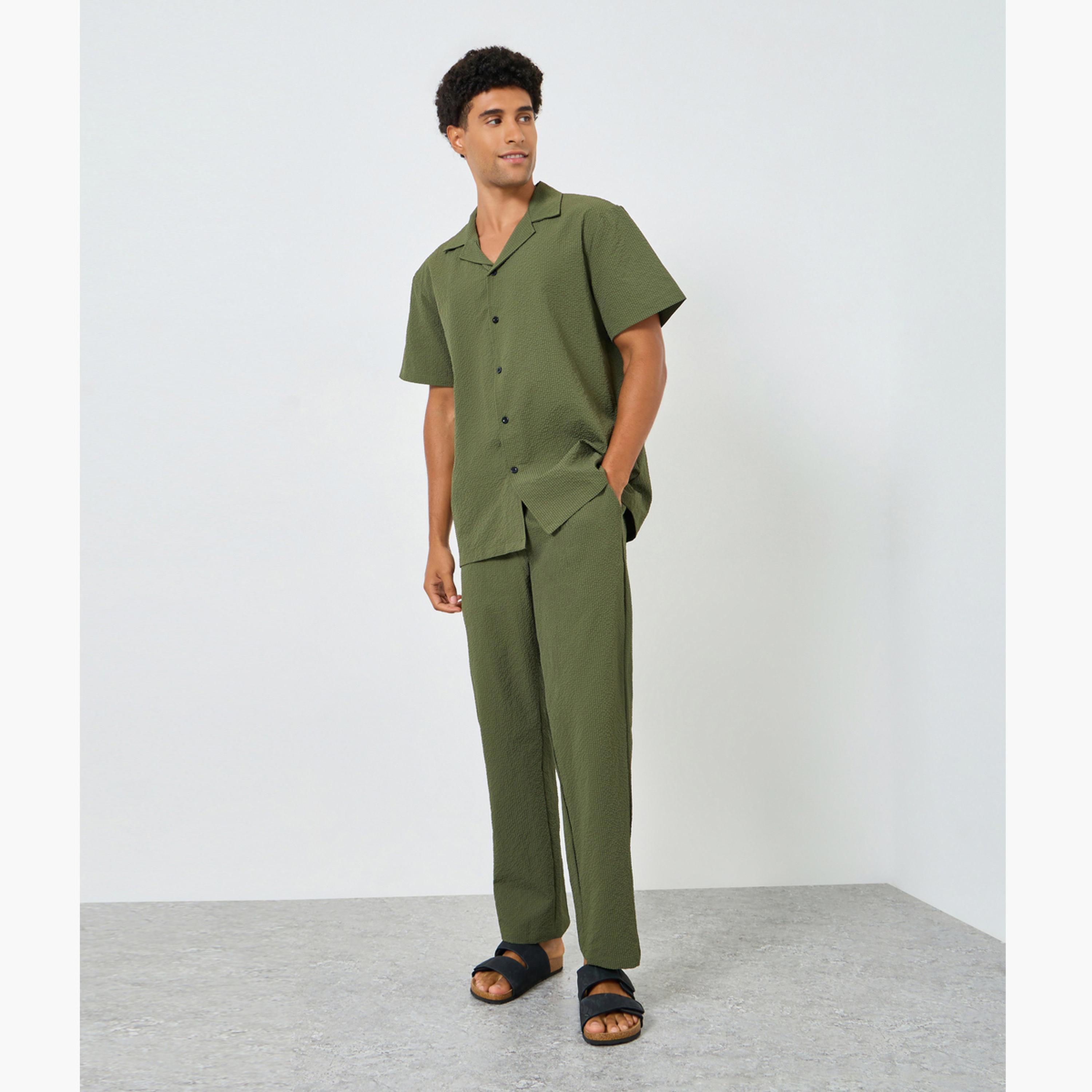 طقم منسق من قميص وبنطال بملمس بارز للرجال-men-clothing-coordsets-image-1