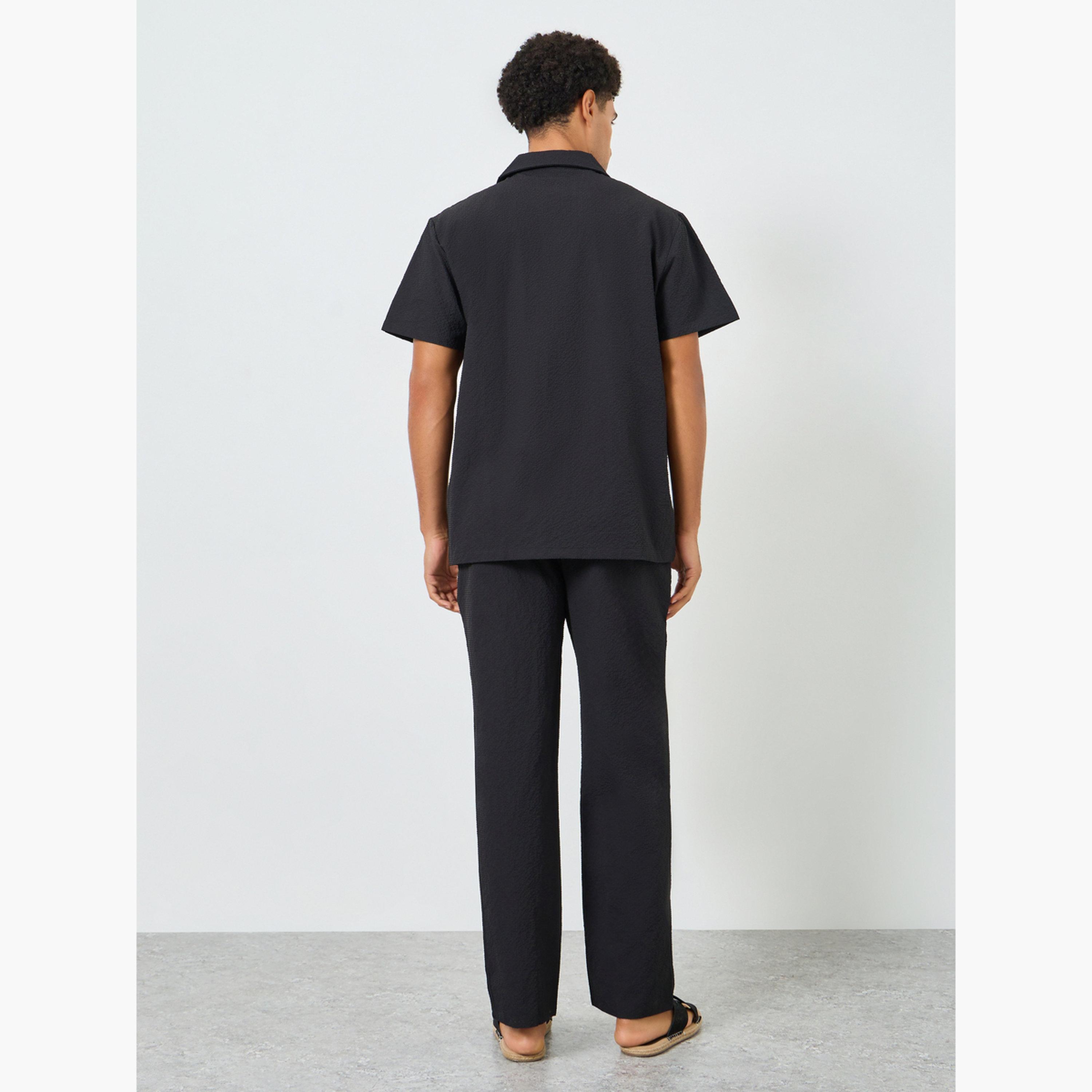 طقم منسق من قميص بأكمام قصيرة وبنطال للرجال-men-clothing-coordsets-image-5