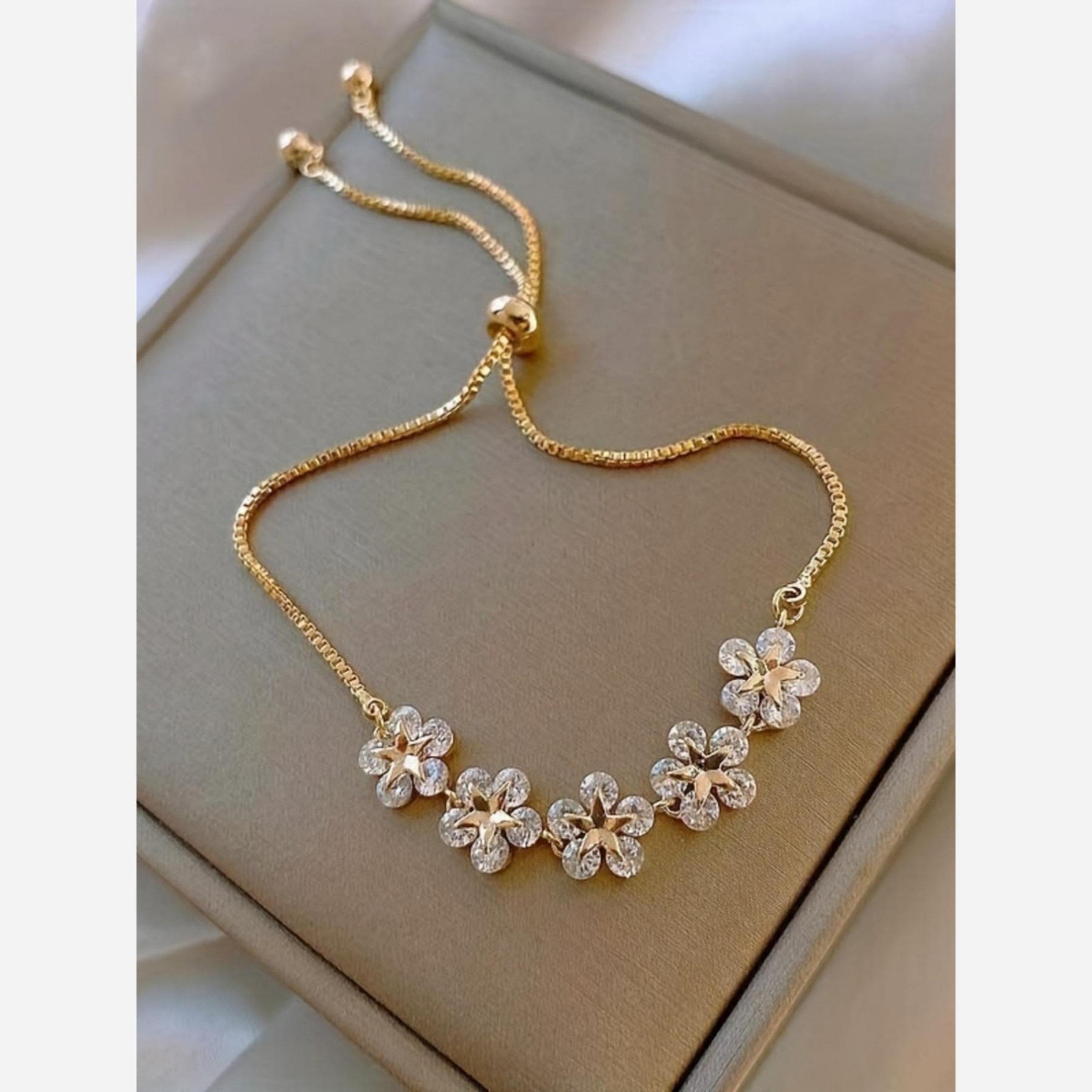 تيك تو - سوار مزين بتعليقة زهرة ذهبية-women-watchesandjewellery-jewellery-banglesandbracelets-image-5