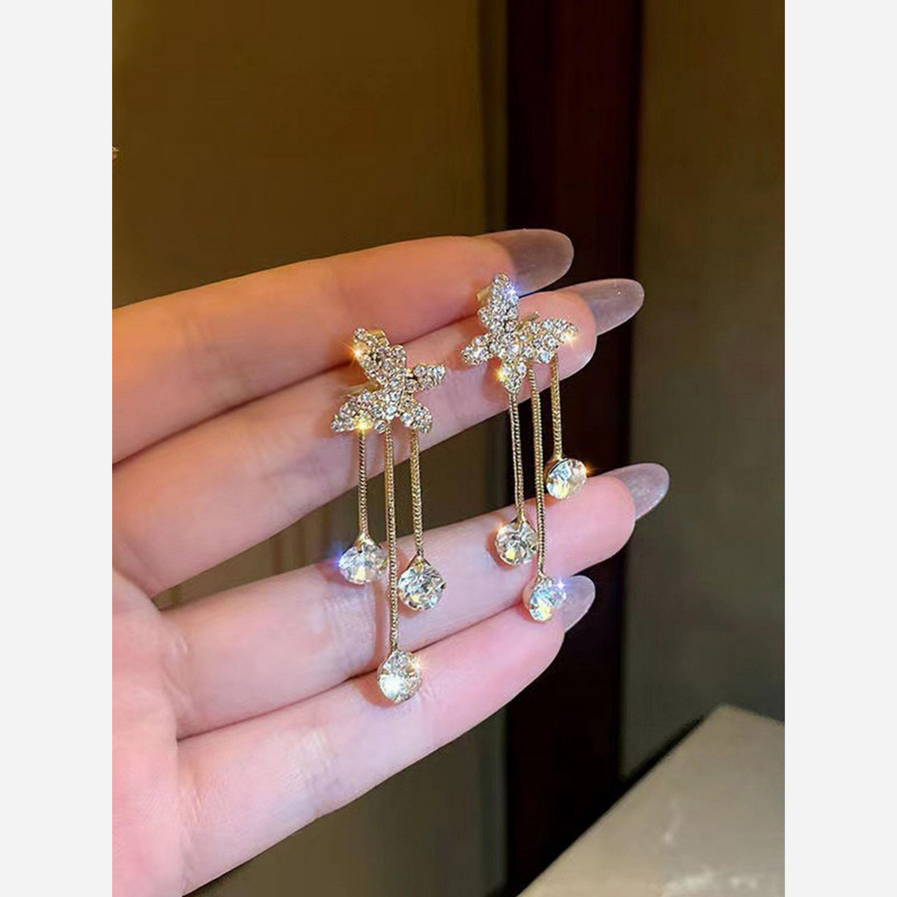 تيك تو - أقراط متدلية على شكل فراشة ذهبية مع لمسات براقة-women-watchesandjewellery-jewellery-earrings-image-3