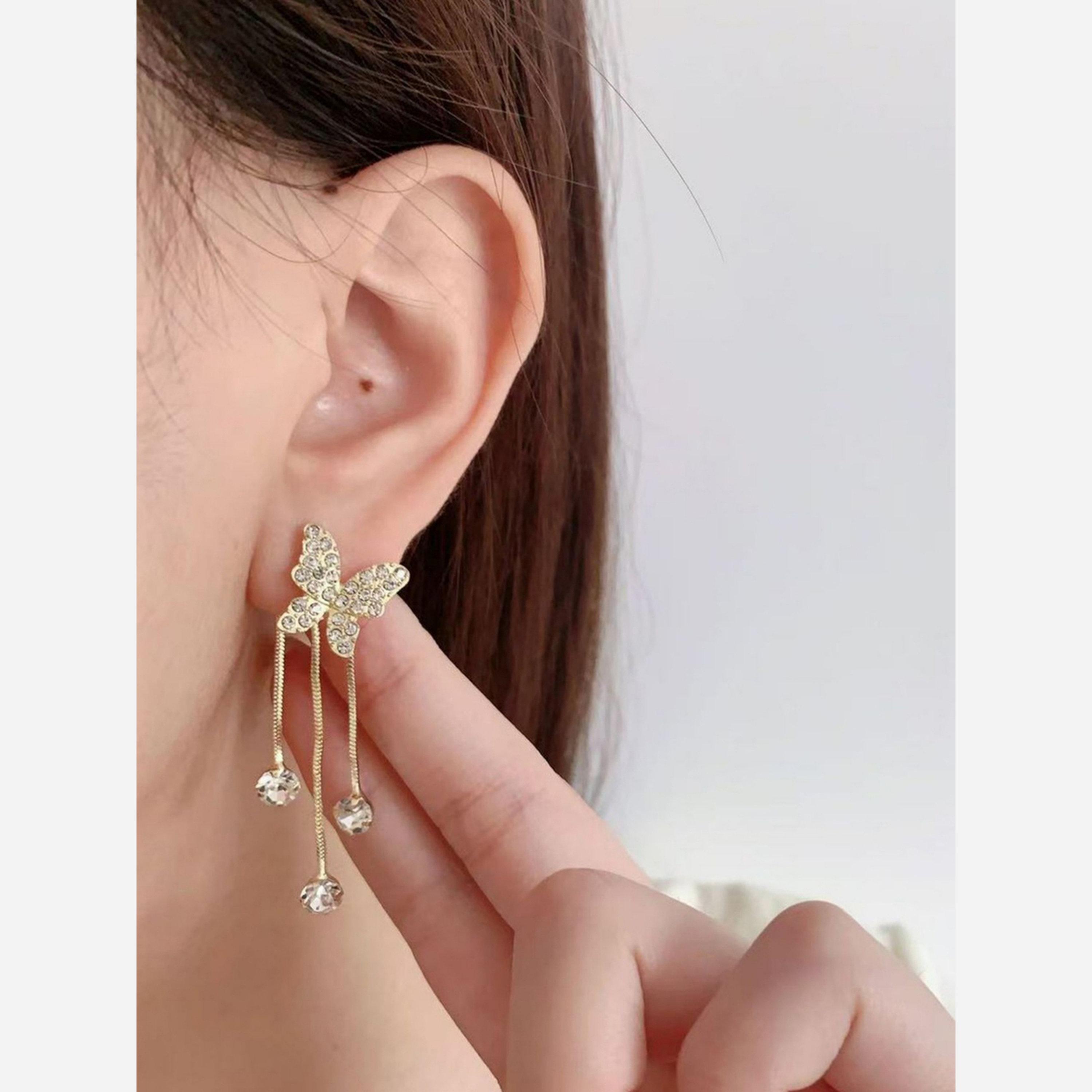تيك تو - أقراط متدلية على شكل فراشة ذهبية مع لمسات براقة-women-watchesandjewellery-jewellery-earrings-image-5