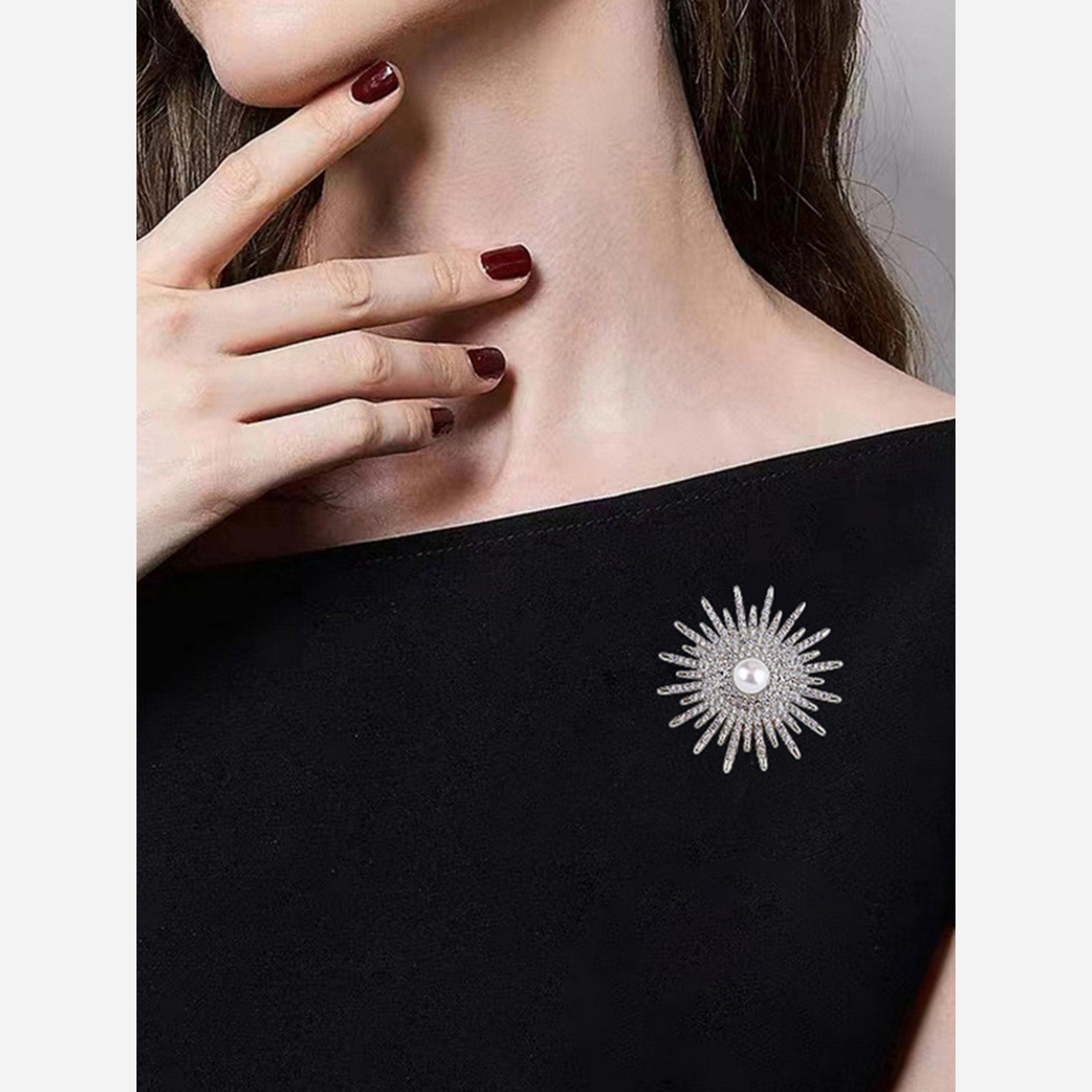 تيك تو - بروش على شكل شمس من الكريستال الفضي مع لؤلؤ صناعي-women-watchesandjewellery-jewellery-brooches-image-2