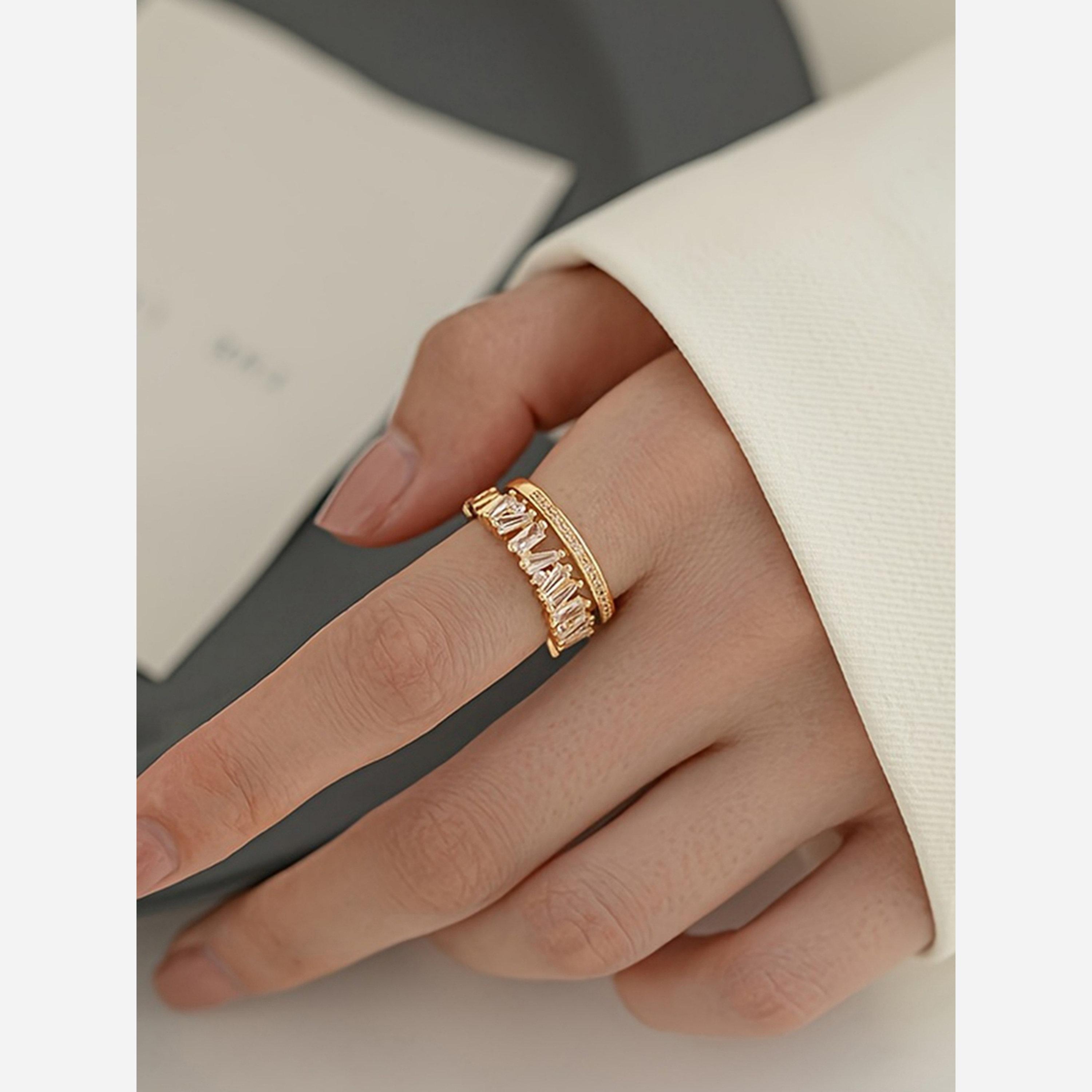 تيك تو - خاتم ذهبي مفتوح مزين بأحجار كريستال على شكل باغيت-women-watchesandjewellery-jewellery-rings-image-6
