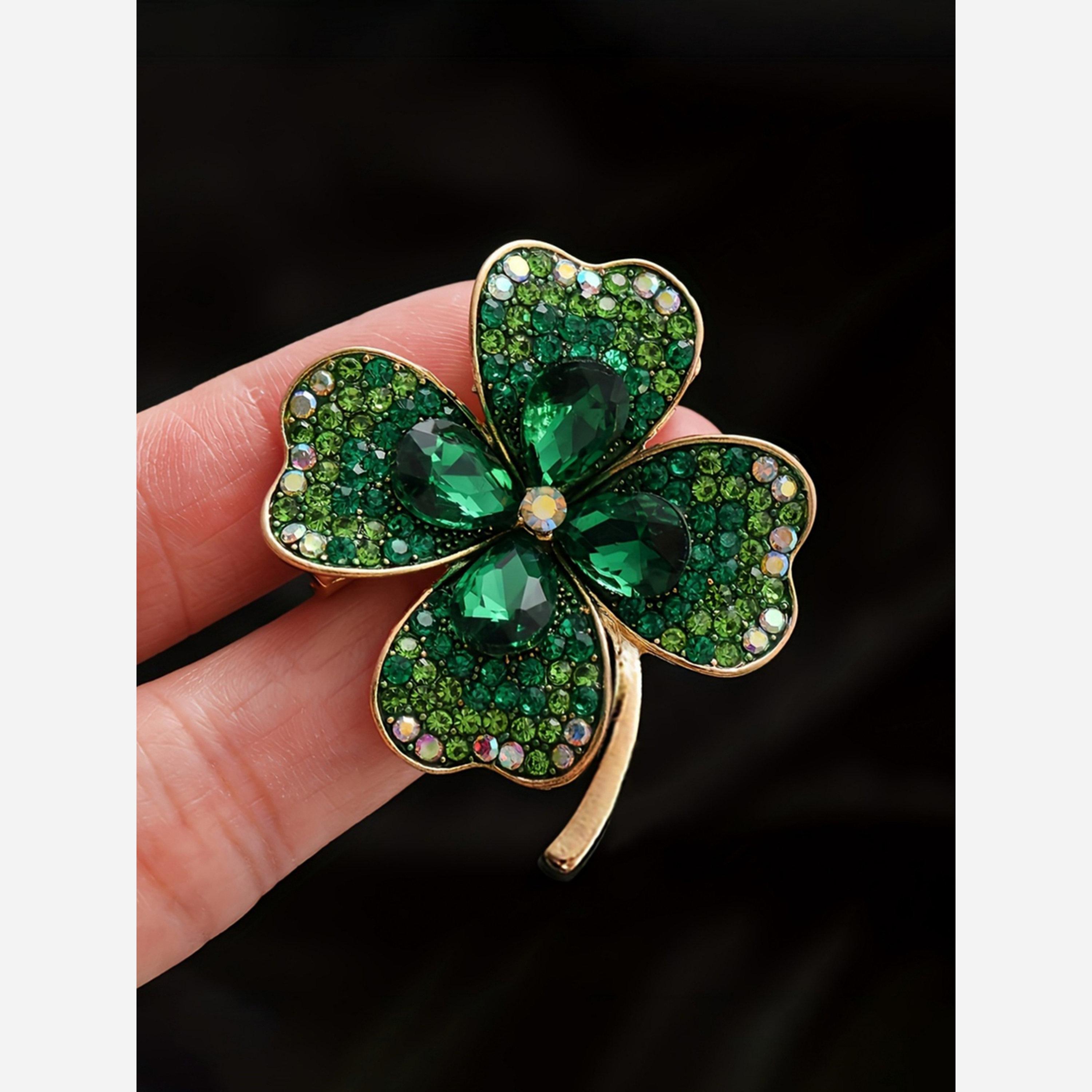تيك تو - بروش على شكل زهرة البرسيم من الكريستال لون أخضر الزمردي-women-watchesandjewellery-jewellery-brooches-image-3