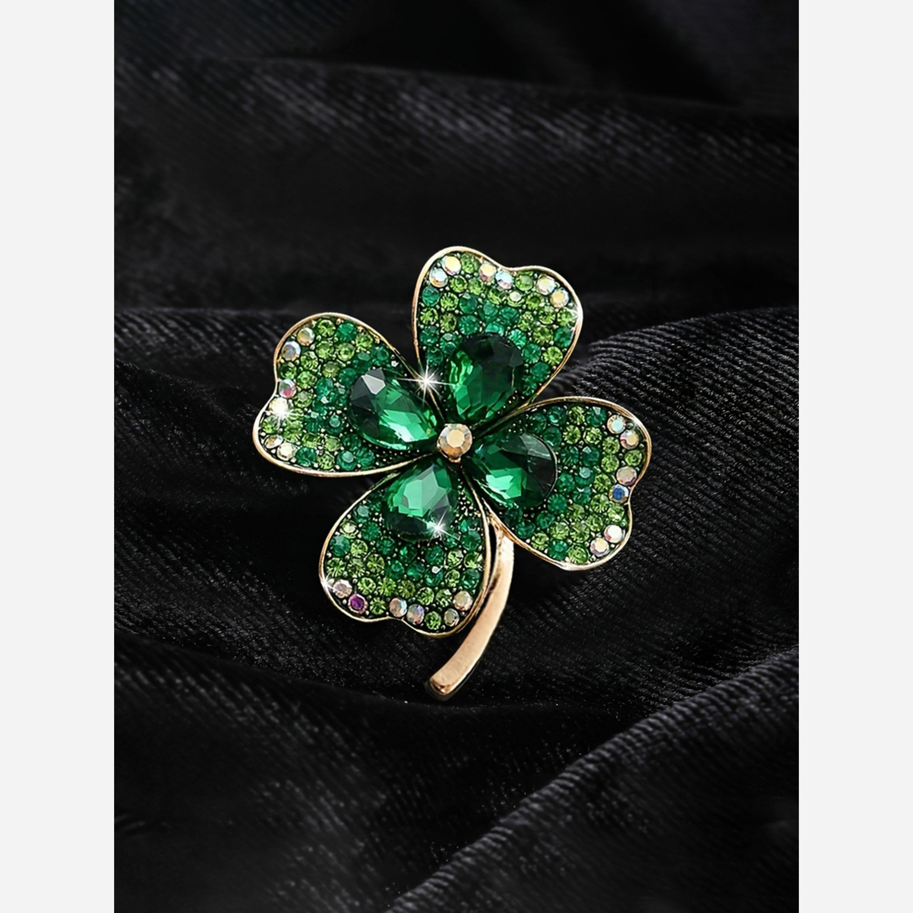 تيك تو - بروش على شكل زهرة البرسيم من الكريستال لون أخضر الزمردي-women-watchesandjewellery-jewellery-brooches-image-5
