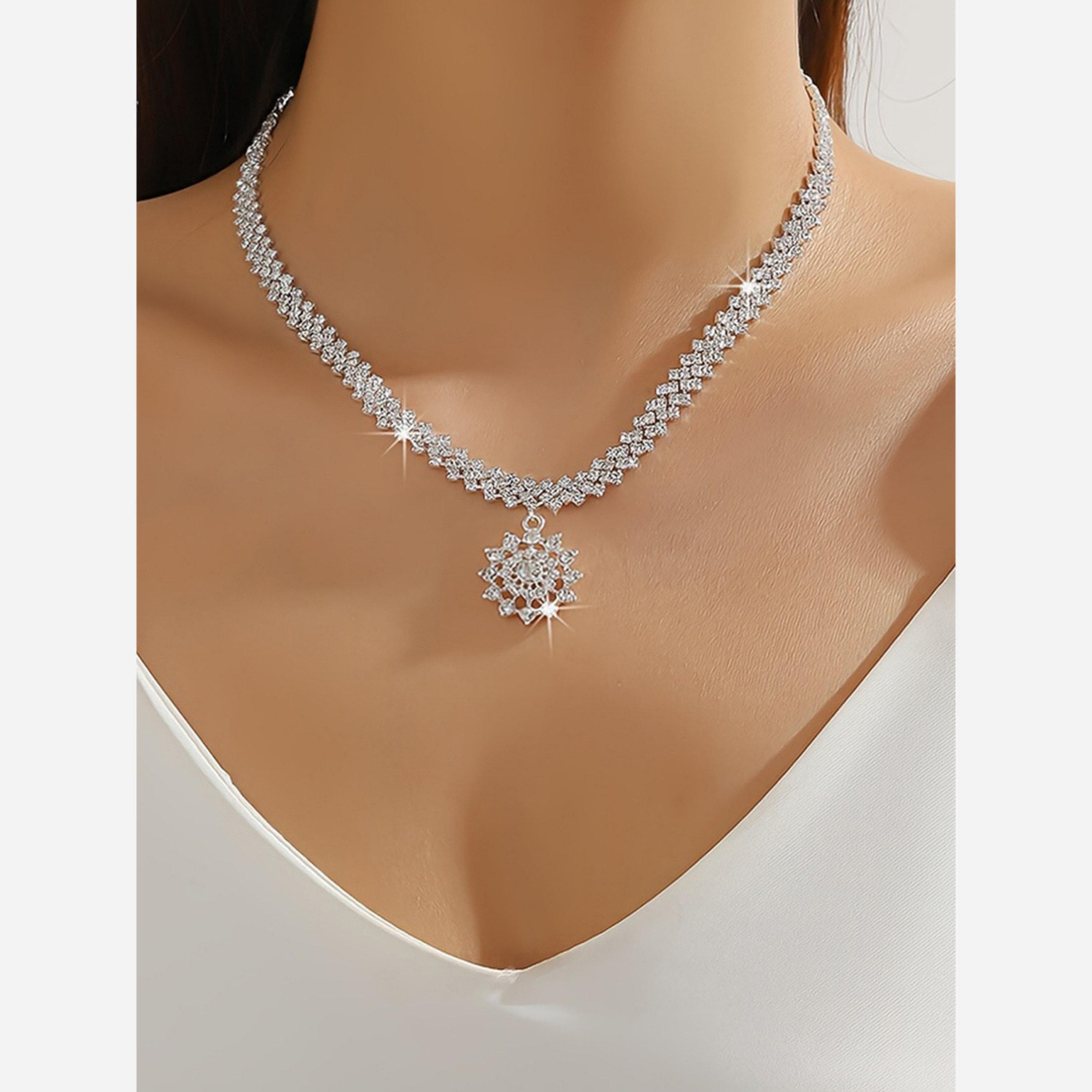 تيك تو - قلادة فضية مزينة بحلية على شكل زهرة ثلجية مرصعة بالكريستال-women-watchesandjewellery-jewellery-necklacesandpendants-image-2