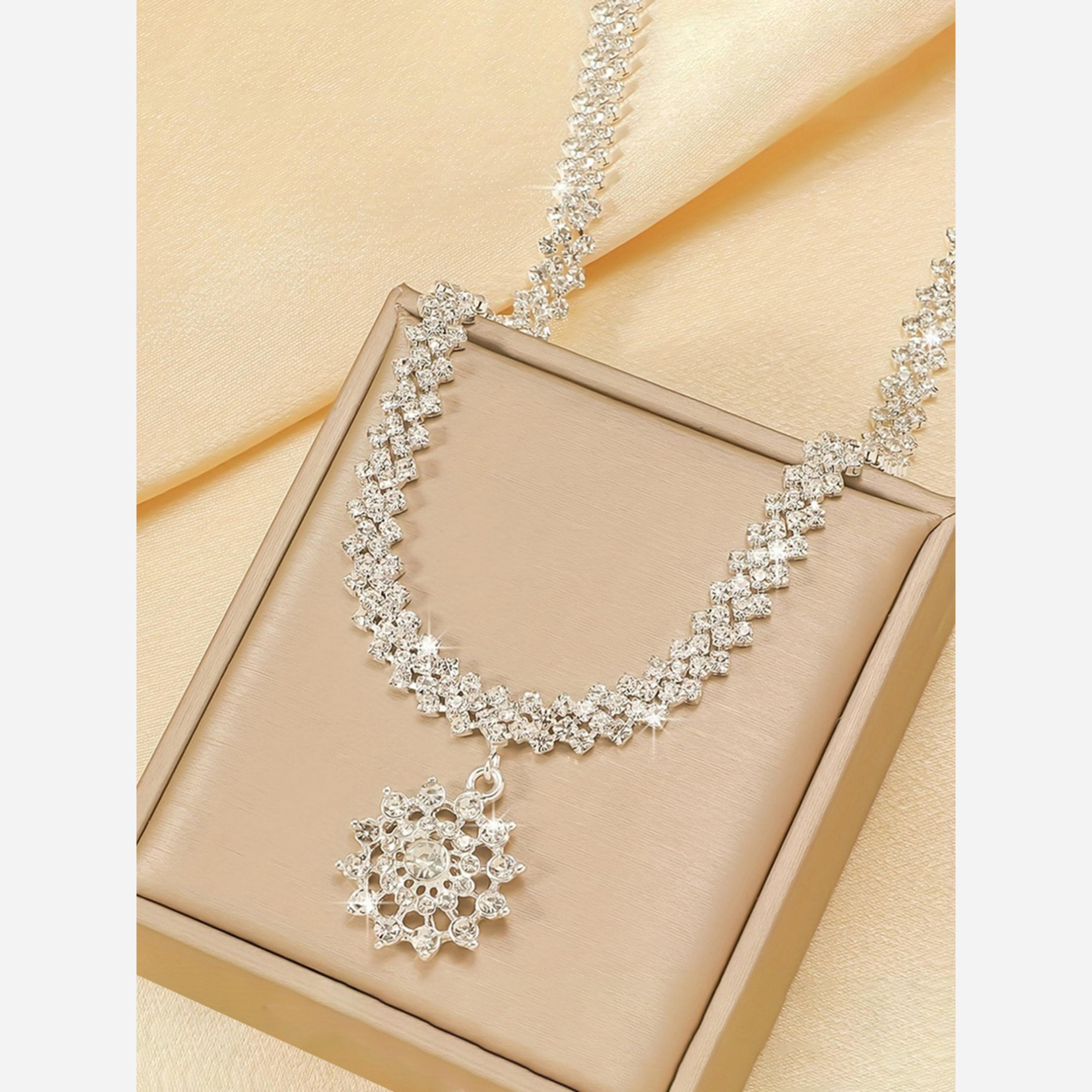 تيك تو - قلادة فضية مزينة بحلية على شكل زهرة ثلجية مرصعة بالكريستال-women-watchesandjewellery-jewellery-necklacesandpendants-image-3
