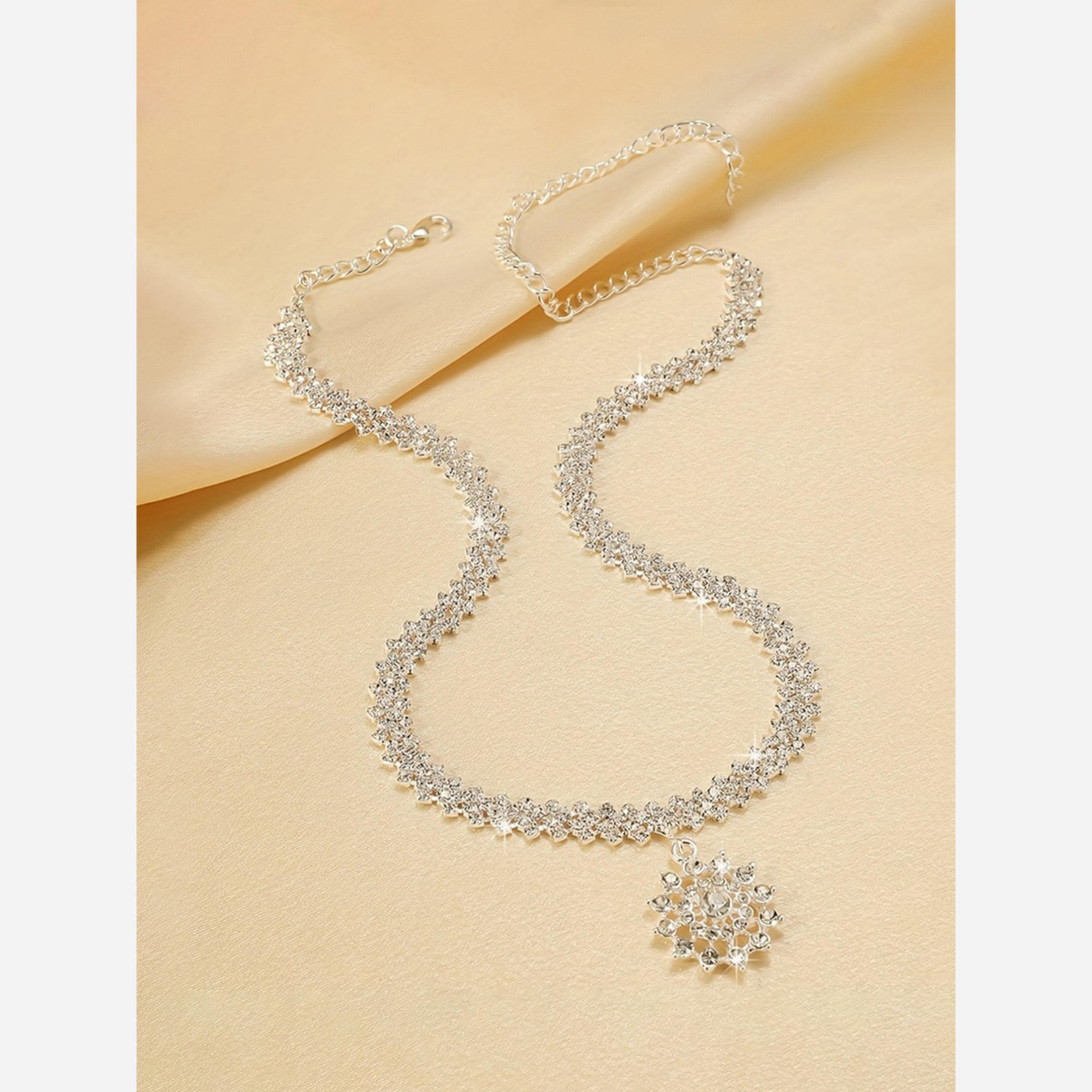 تيك تو - قلادة فضية مزينة بحلية على شكل زهرة ثلجية مرصعة بالكريستال-women-watchesandjewellery-jewellery-necklacesandpendants-image-5