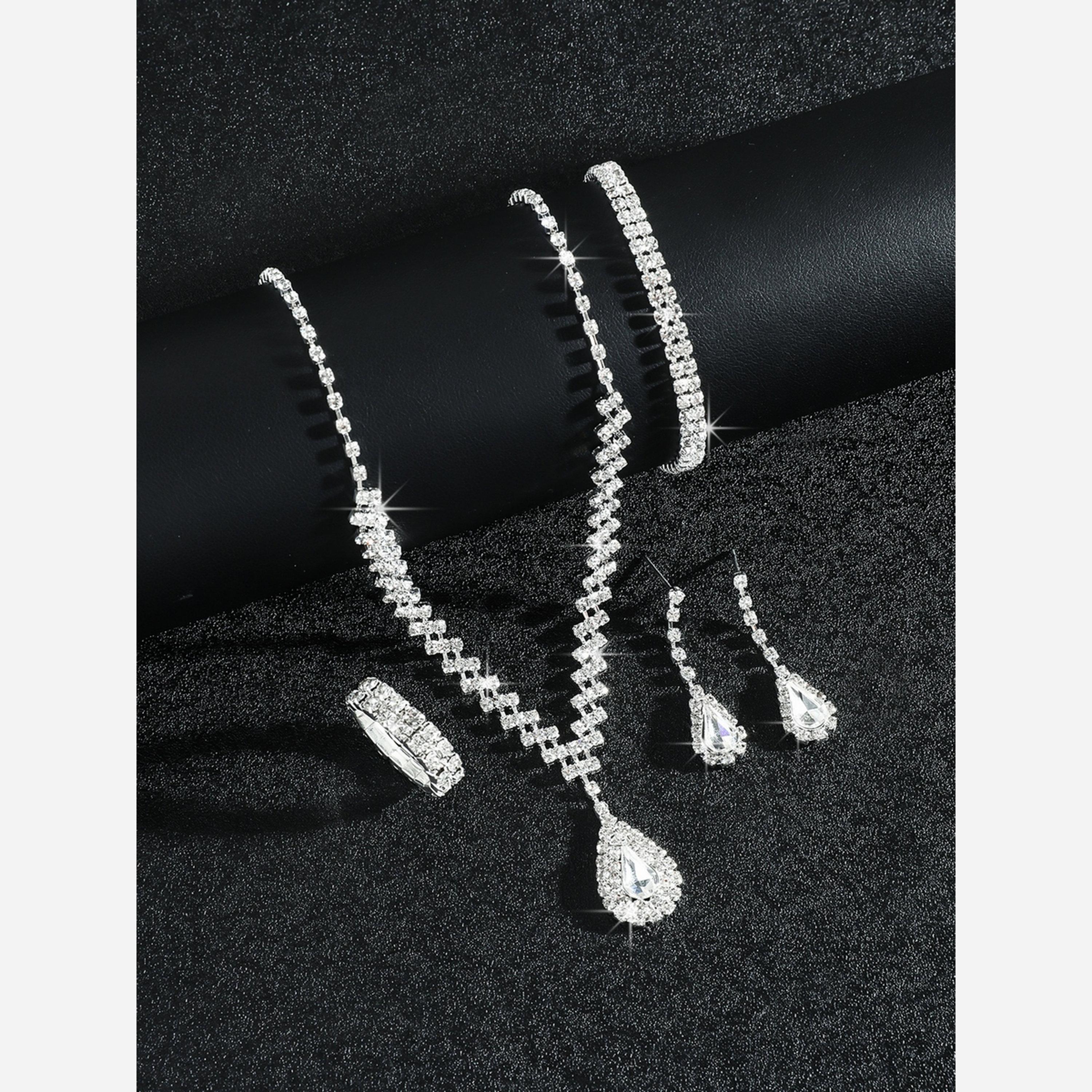 تيك تو - طقم عقد وأقراط وسوار وخاتم من الكريستال الفضي-women-watchesandjewellery-jewellery-jewellerysets-image-3