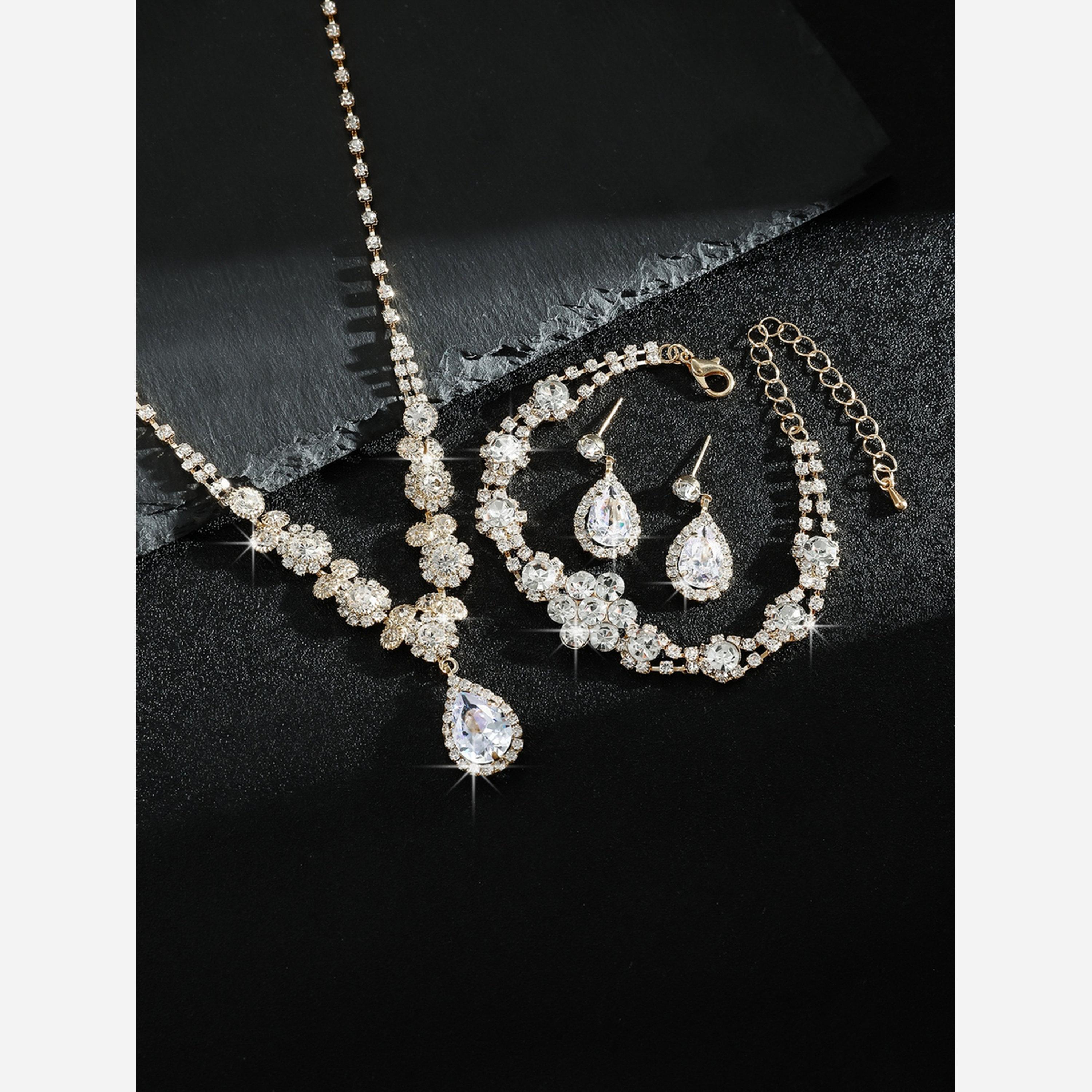 تيك تو - طقم عقد وأقراط وسوار من الكريستال الفضي-women-watchesandjewellery-jewellery-jewellerysets-image-6